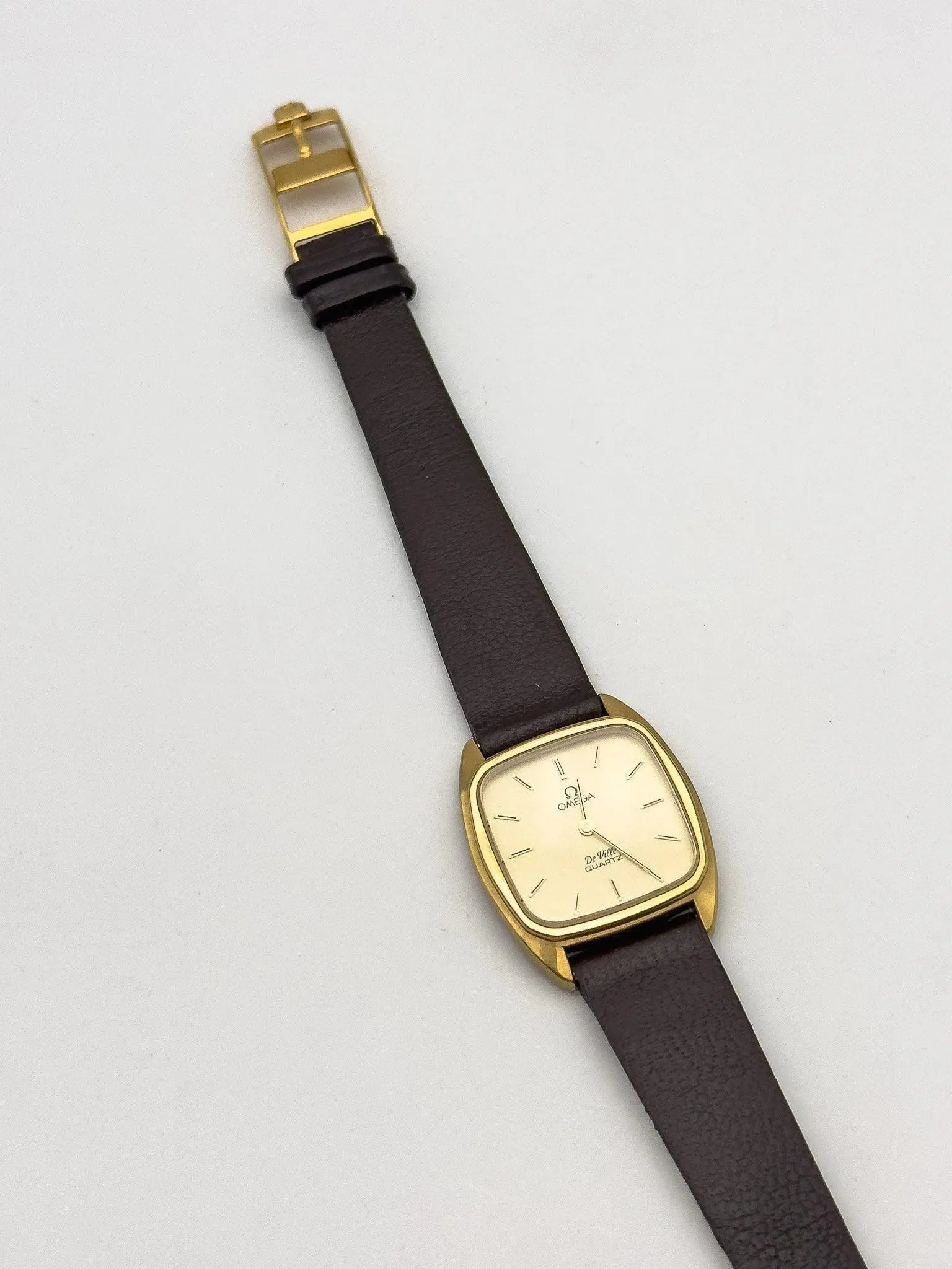 Omega - Mini Tonneau Gold Lady - 1979 - Atelier Victor Paris - Vintage Watch Shop Dubai