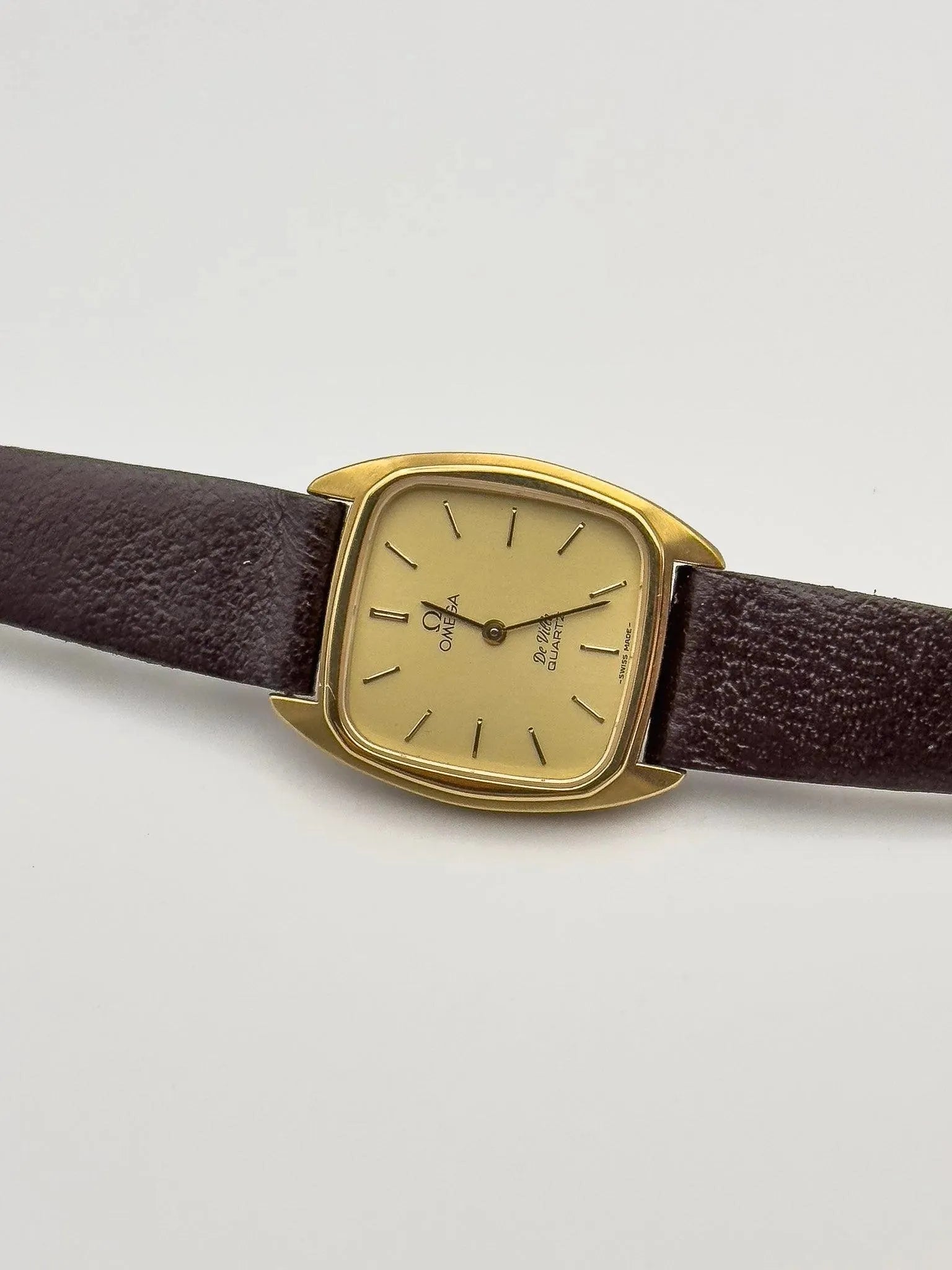 Omega - Mini Tonneau Gold Lady - 1979 - Atelier Victor Paris - Vintage Watch Shop Dubai