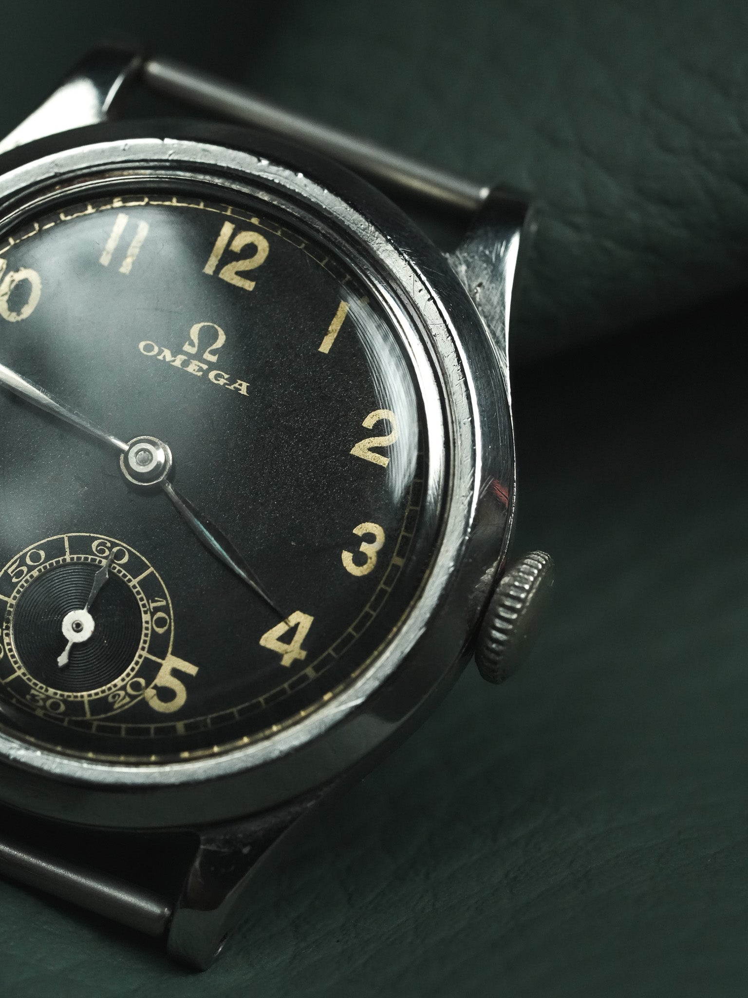 Omega - montre militaire cadran noir GILT 26.5SOB T2- 1935 - Atelier Victor - Vintage  Shop