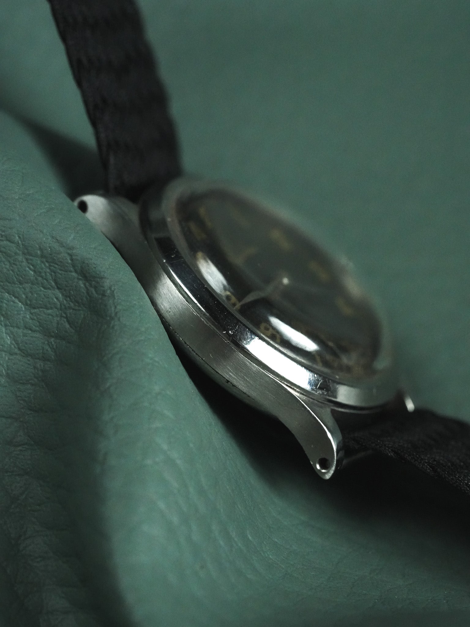 Omega - montre militaire cadran noir GILT 26.5SOB T2- 1935 - Atelier Victor - Vintage  Shop