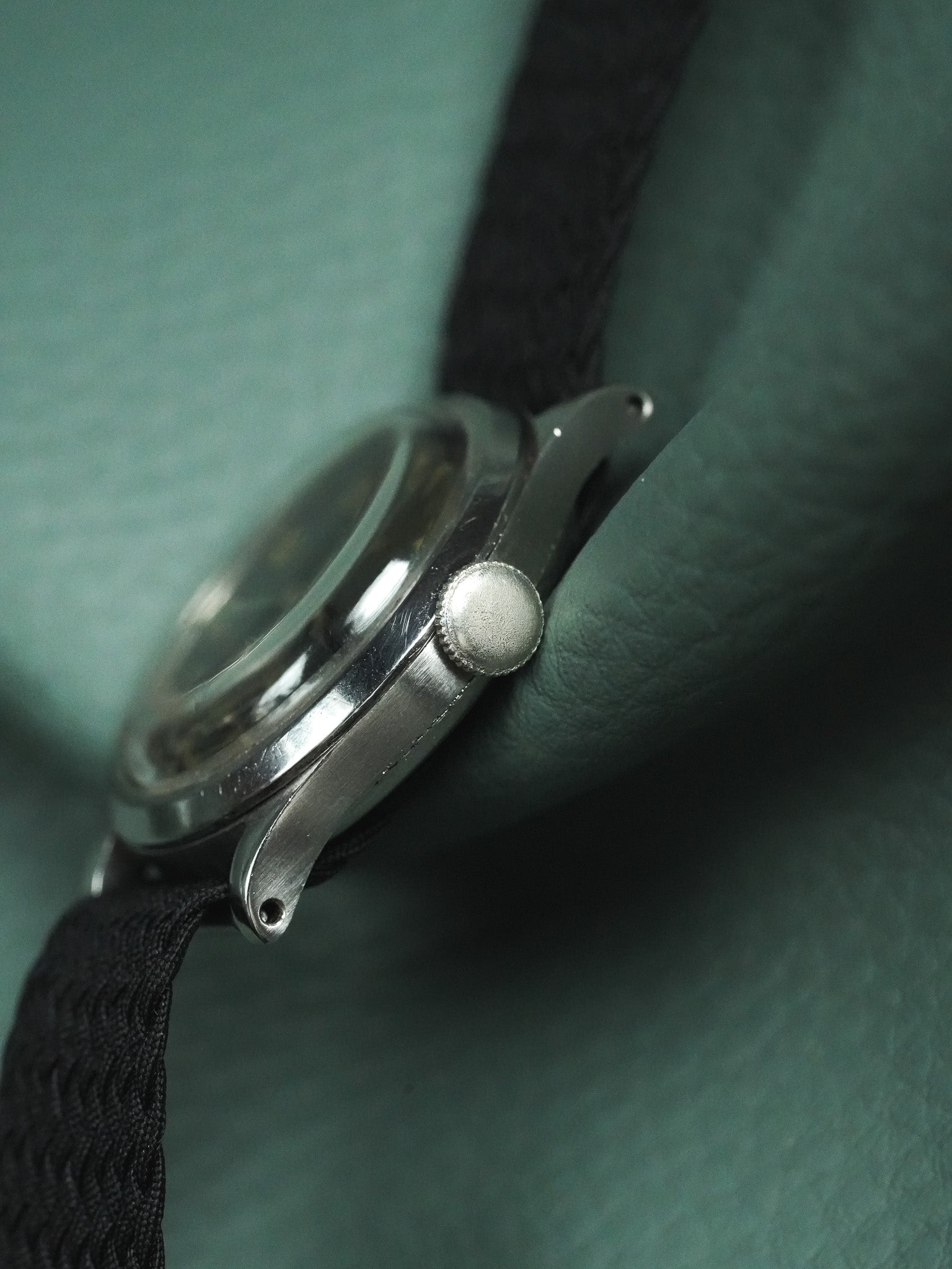Omega - montre militaire cadran noir GILT 26.5SOB T2- 1935 - Atelier Victor - Vintage  Shop