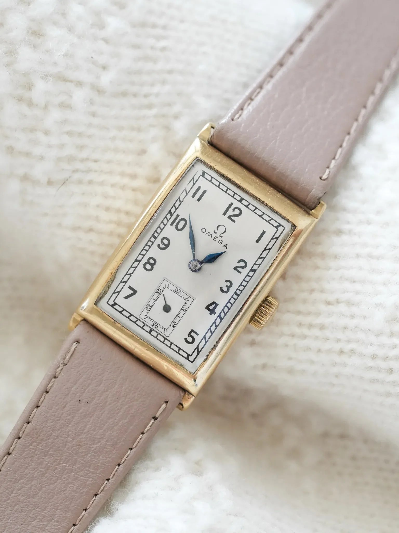 Omega - Rare T17 OR JAUNE 18k - 1930 - Atelier Victor - Vintage  Shop