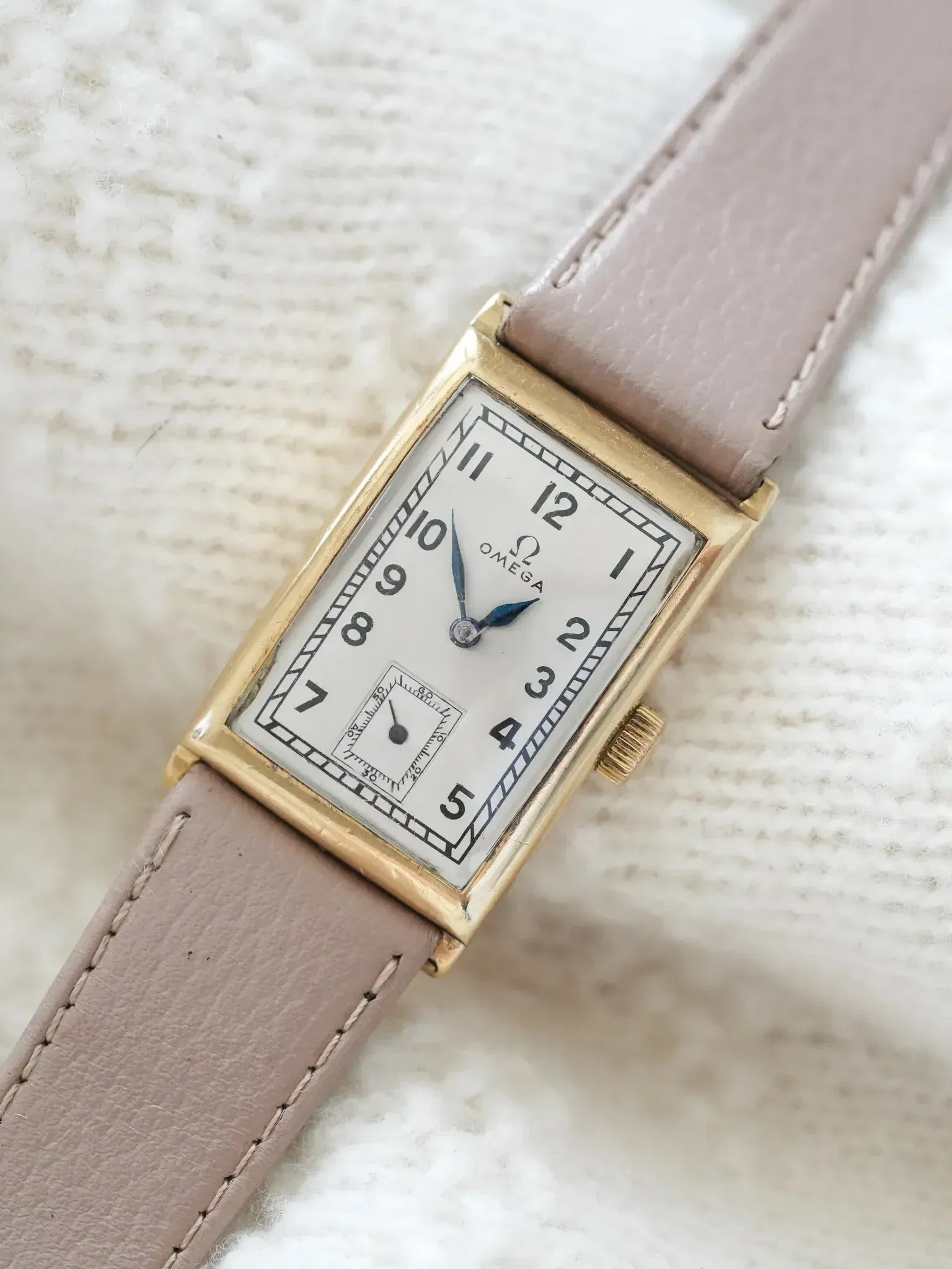 Omega - Rare T17 OR JAUNE 18k - 1930 - Atelier Victor - Vintage  Shop
