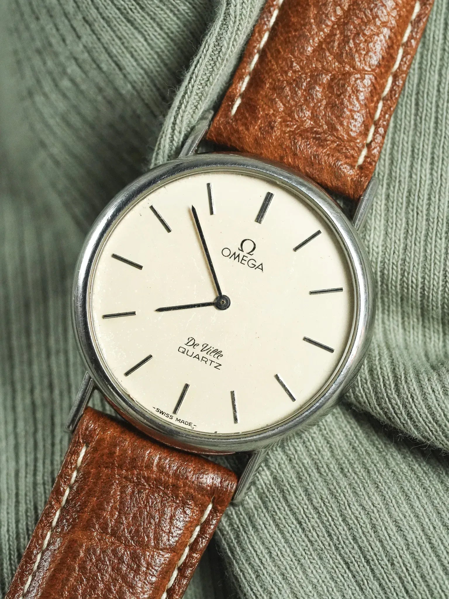 Omega - Ronde acier Patine - 1979 - Atelier Victor - Vintage  Shop