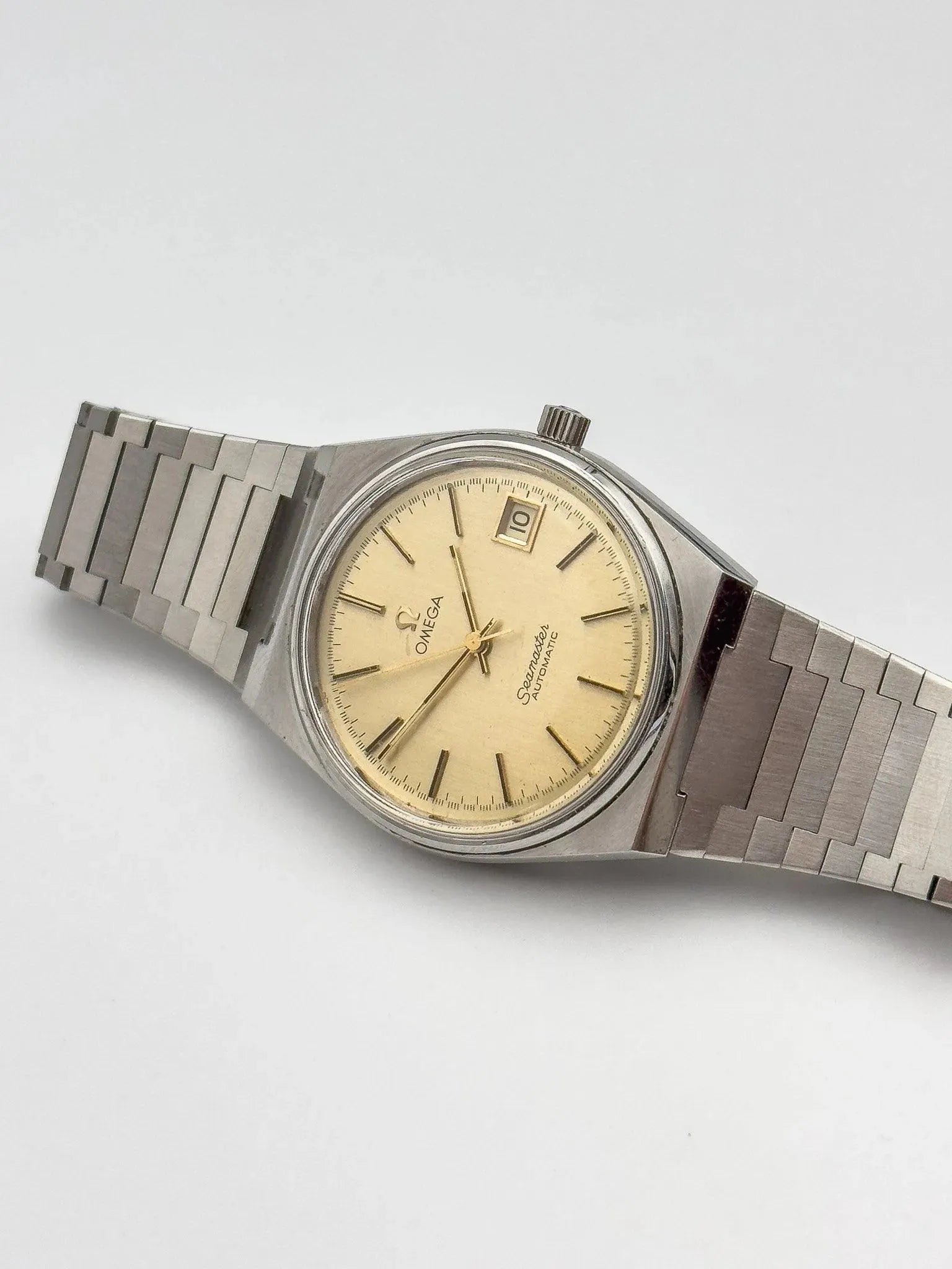 Omega - Seamaster Champagne Full Steel - 1978 - Atelier Victor Paris - Vintage Watch Shop Dubai