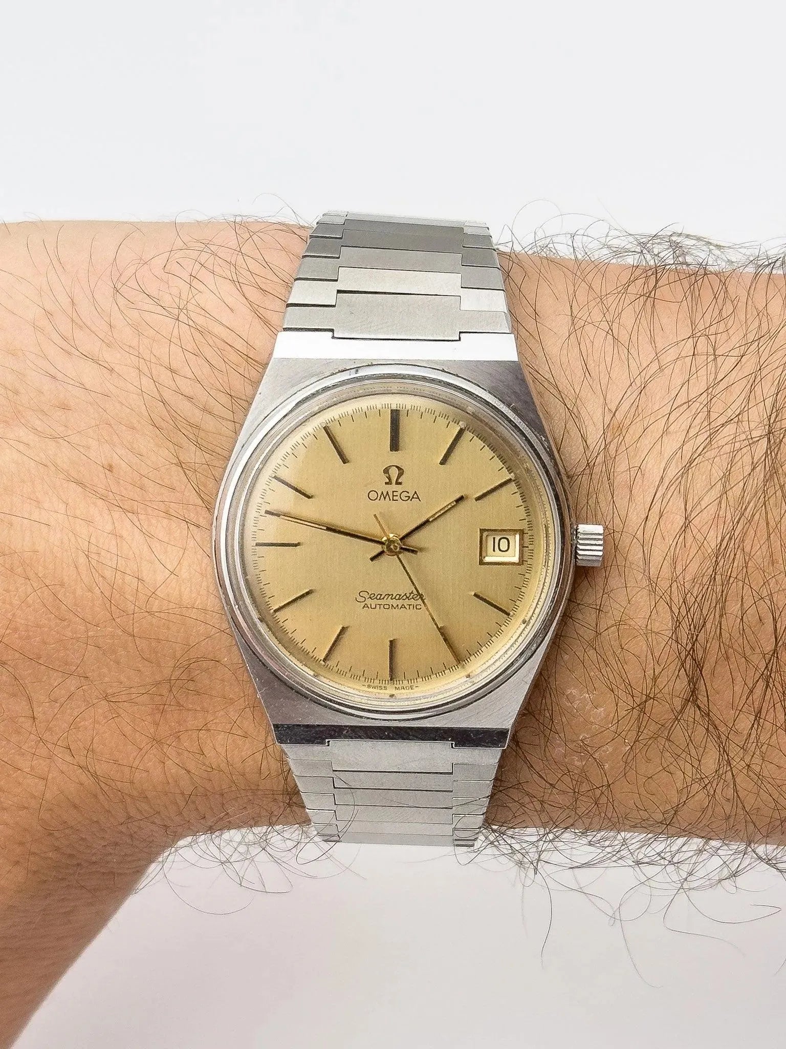 Omega - Seamaster Champagne Full Steel - 1978 - Atelier Victor Paris - Vintage Watch Shop Dubai