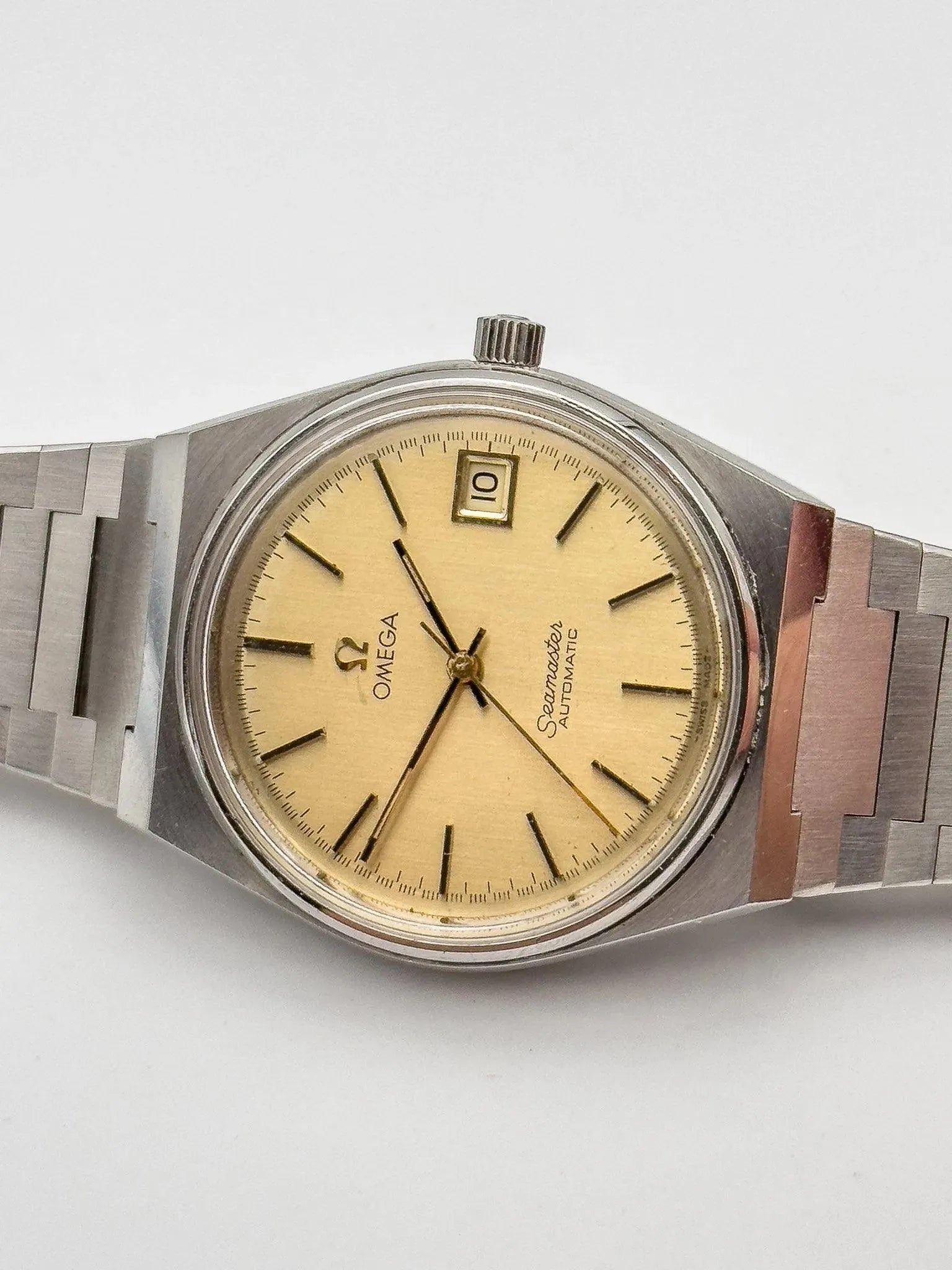 Omega - Seamaster Champagne Full Steel - 1978 - Atelier Victor Paris - Vintage Watch Shop Dubai