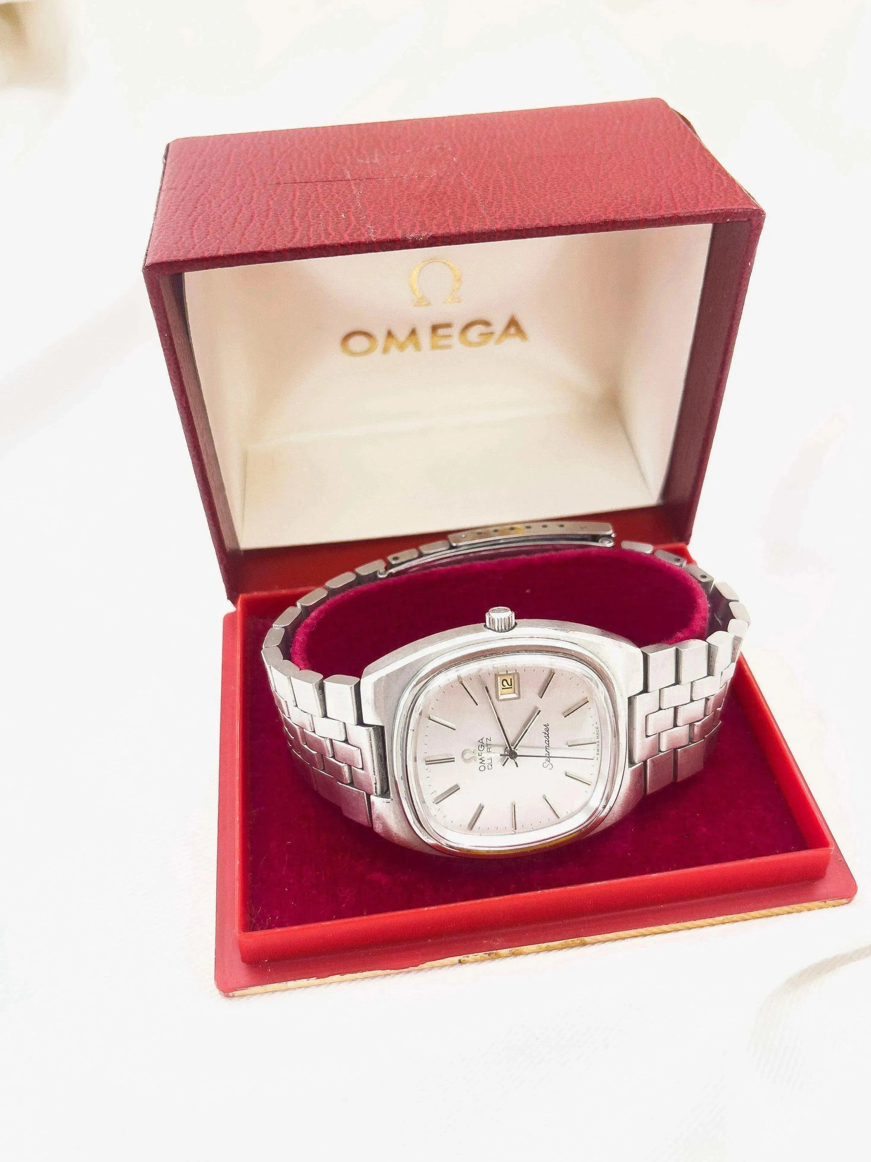 Omega - Seamaster Date w/ box - 1976 - Atelier Victor Paris - Vintage Watch Shop Dubai