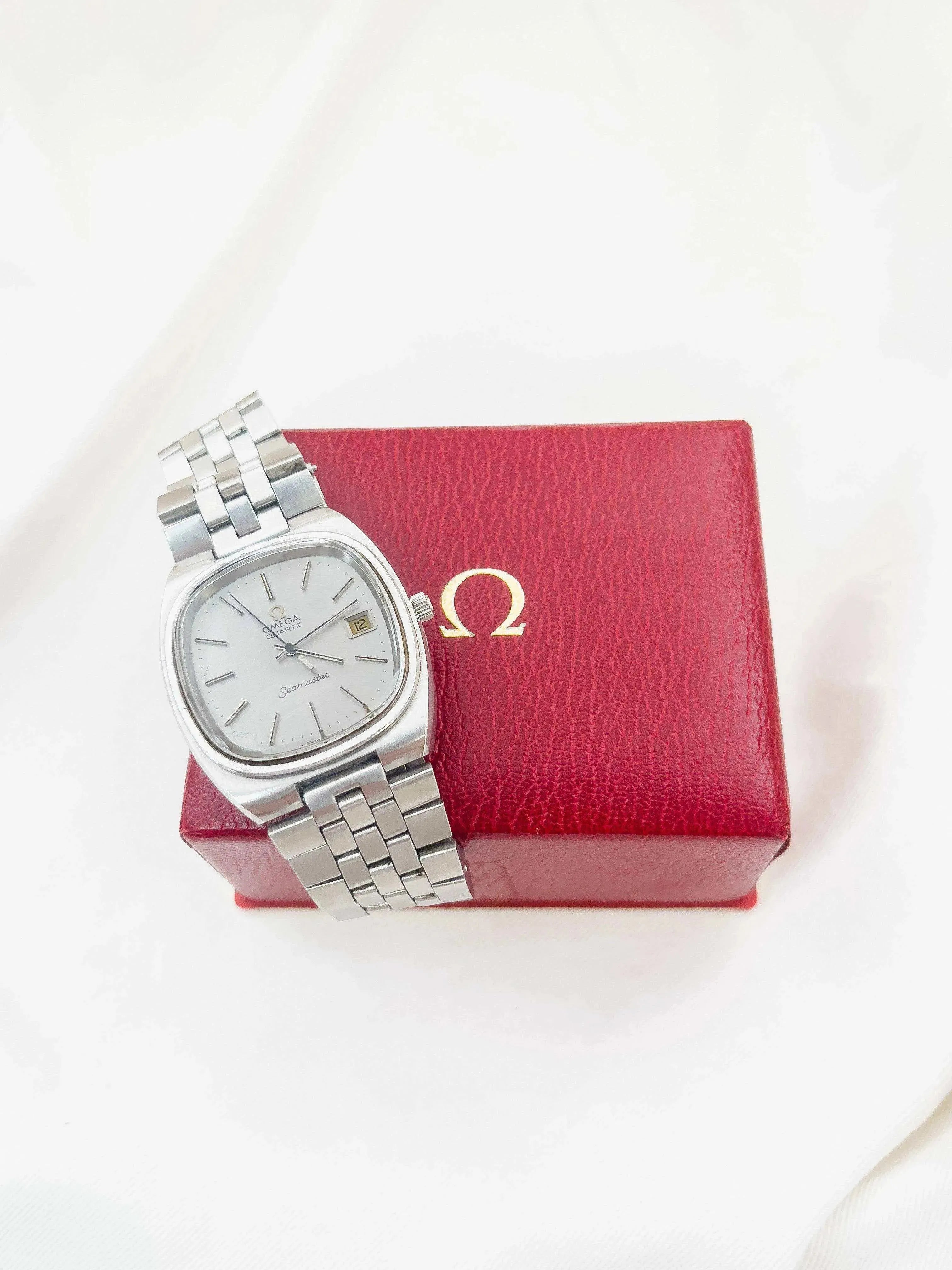 Omega - Seamaster Date w/ box - 1976 - Atelier Victor Paris - Vintage Watch Shop Dubai