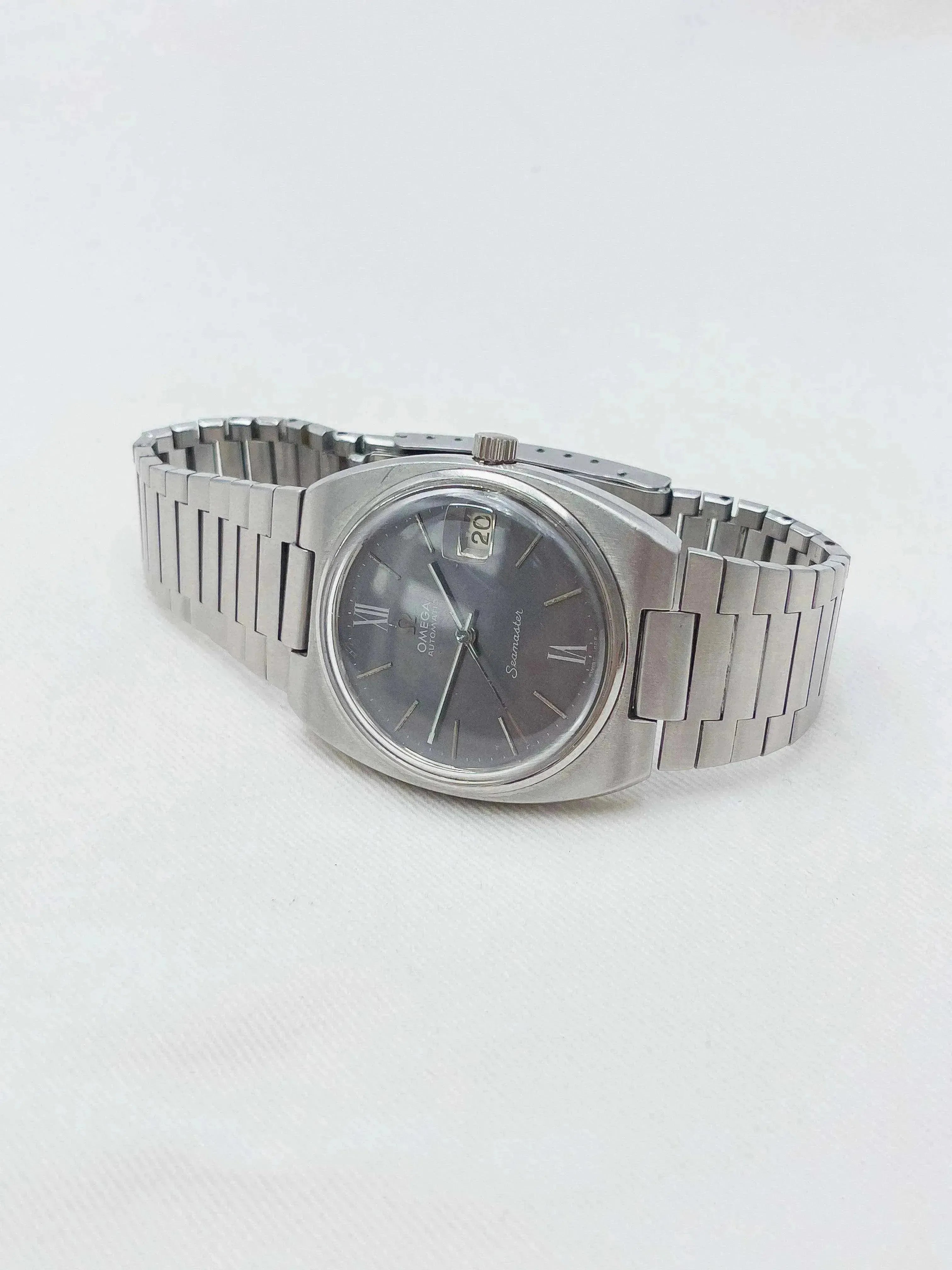 Omega - Seamaster Grey Dial Oversized - 1976 - Atelier Victor - Vintage  Shop