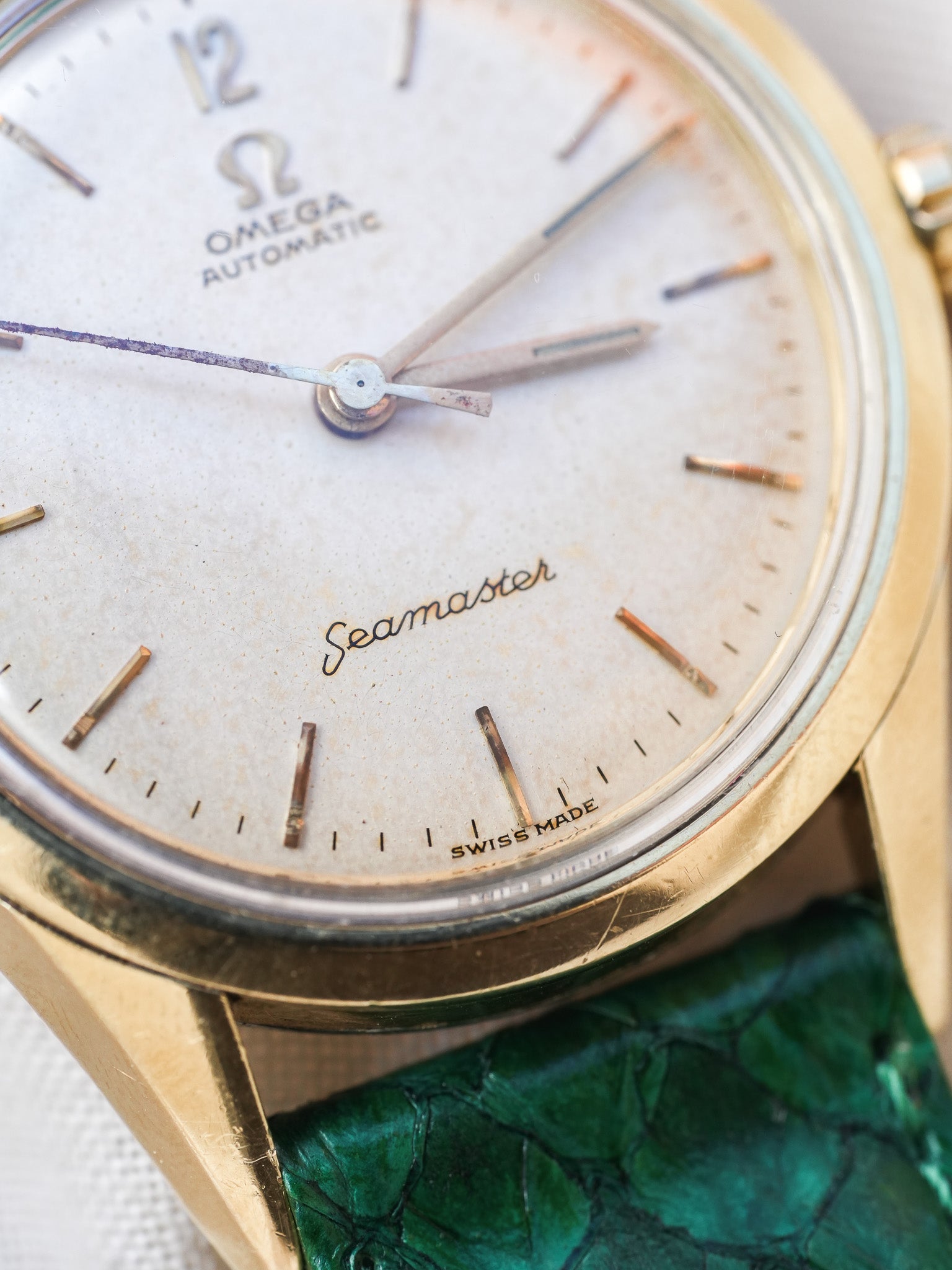 Omega - Seamaster Index Or Patine Creme - 1956 - Atelier Victor - Vintage  Shop