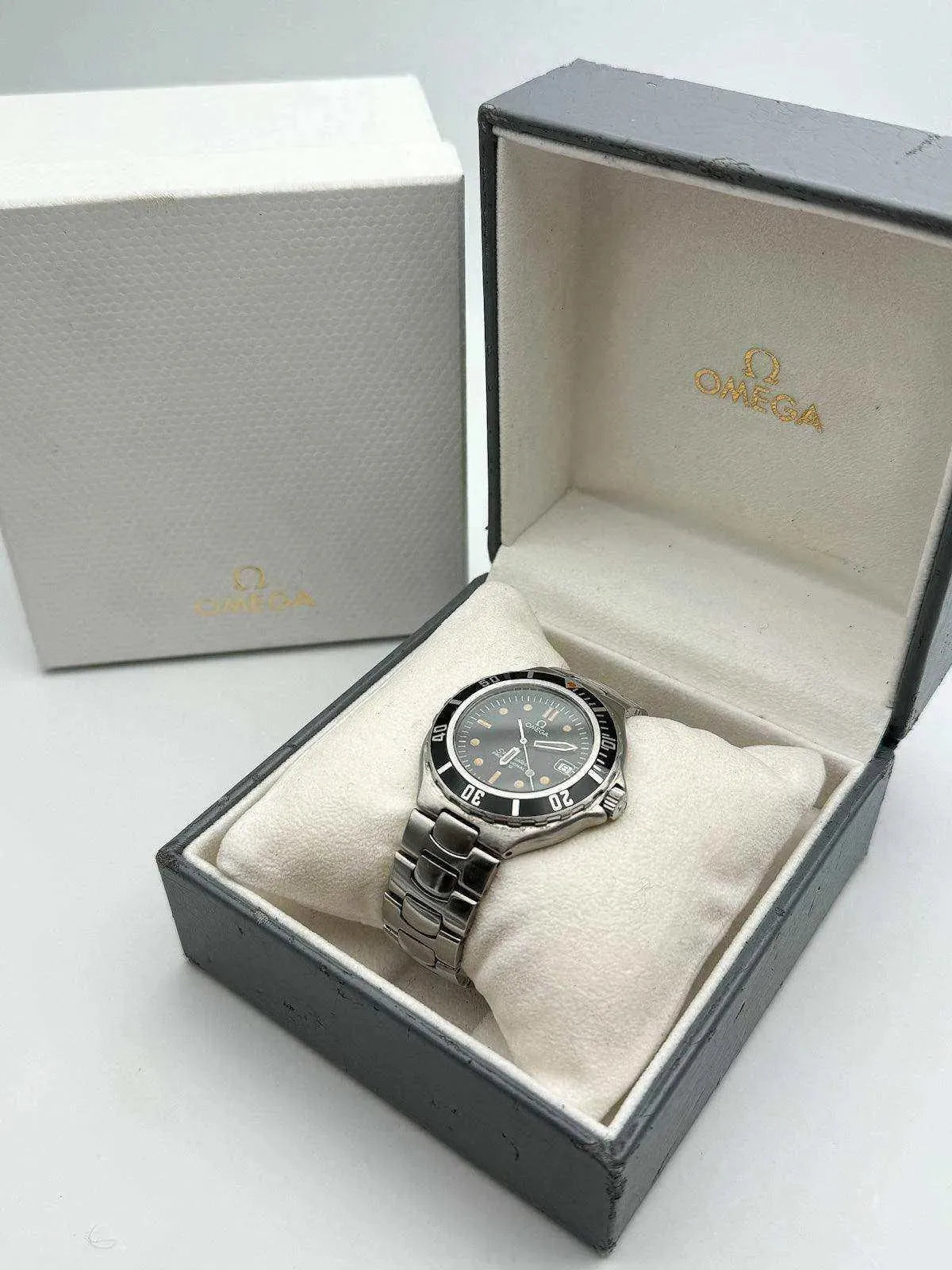 Omega - Seamaster Professional Pre-Bond Pumpkin - 1991 - Atelier Victor Paris - Vintage Watch Shop Dubai
