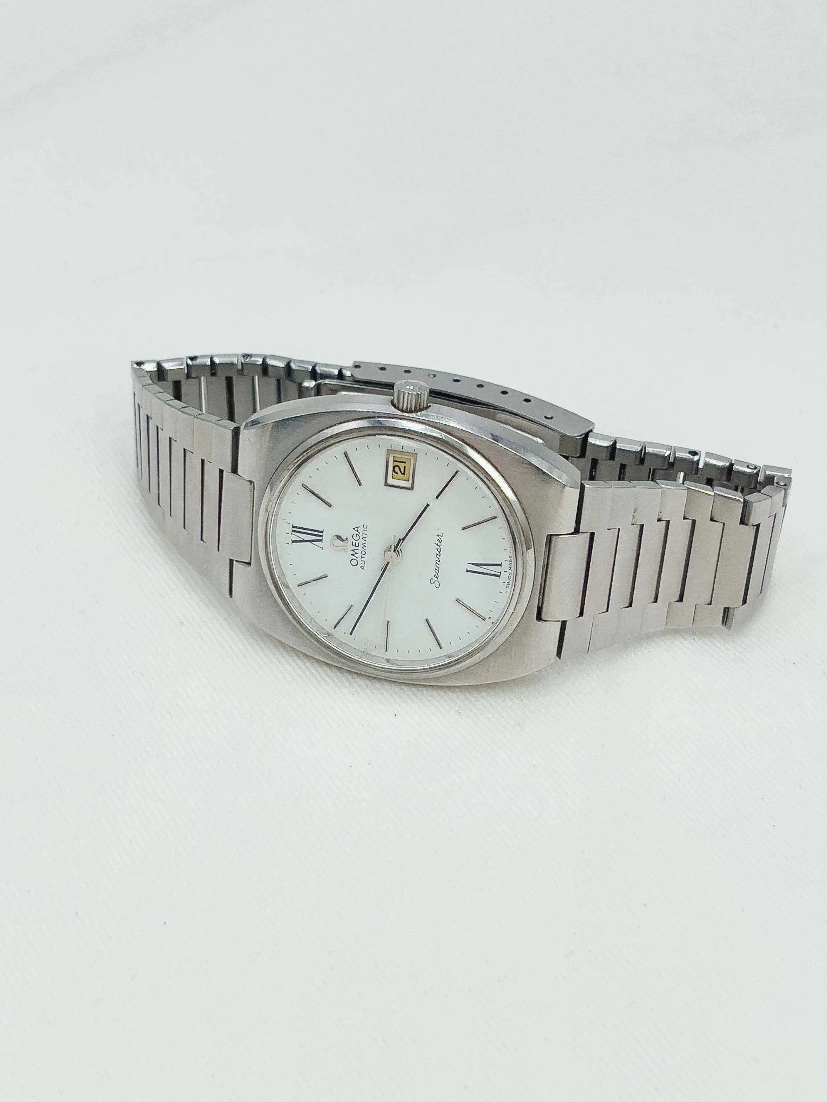 Omega - Seamaster White Dial Oversized - 1976 - Atelier Victor Paris - Vintage Watch Shop Dubai