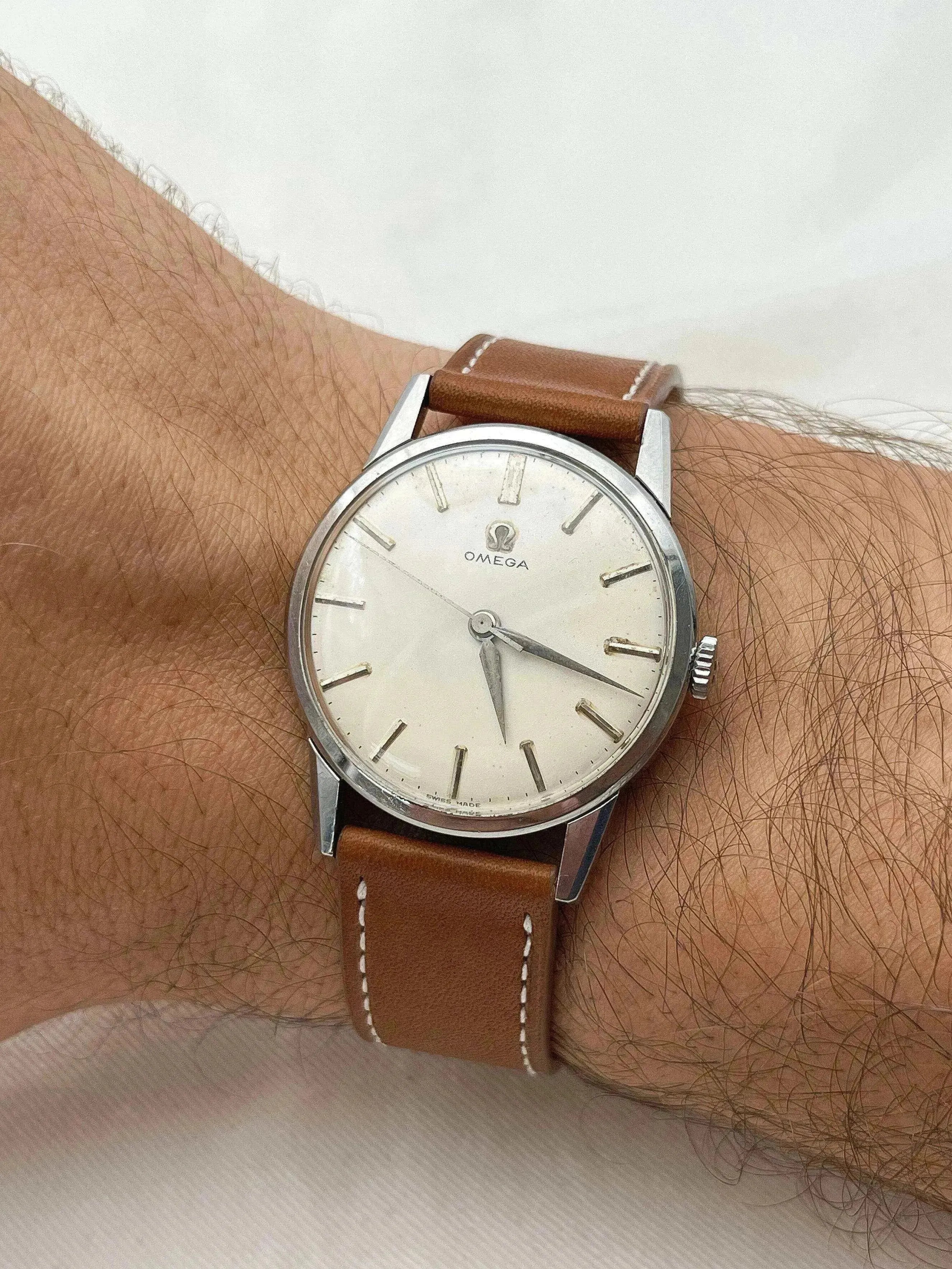 Omega - Symetrique Cadran Ivoire - 1961 - Atelier Victor Paris - Vintage Watch Shop Dubai