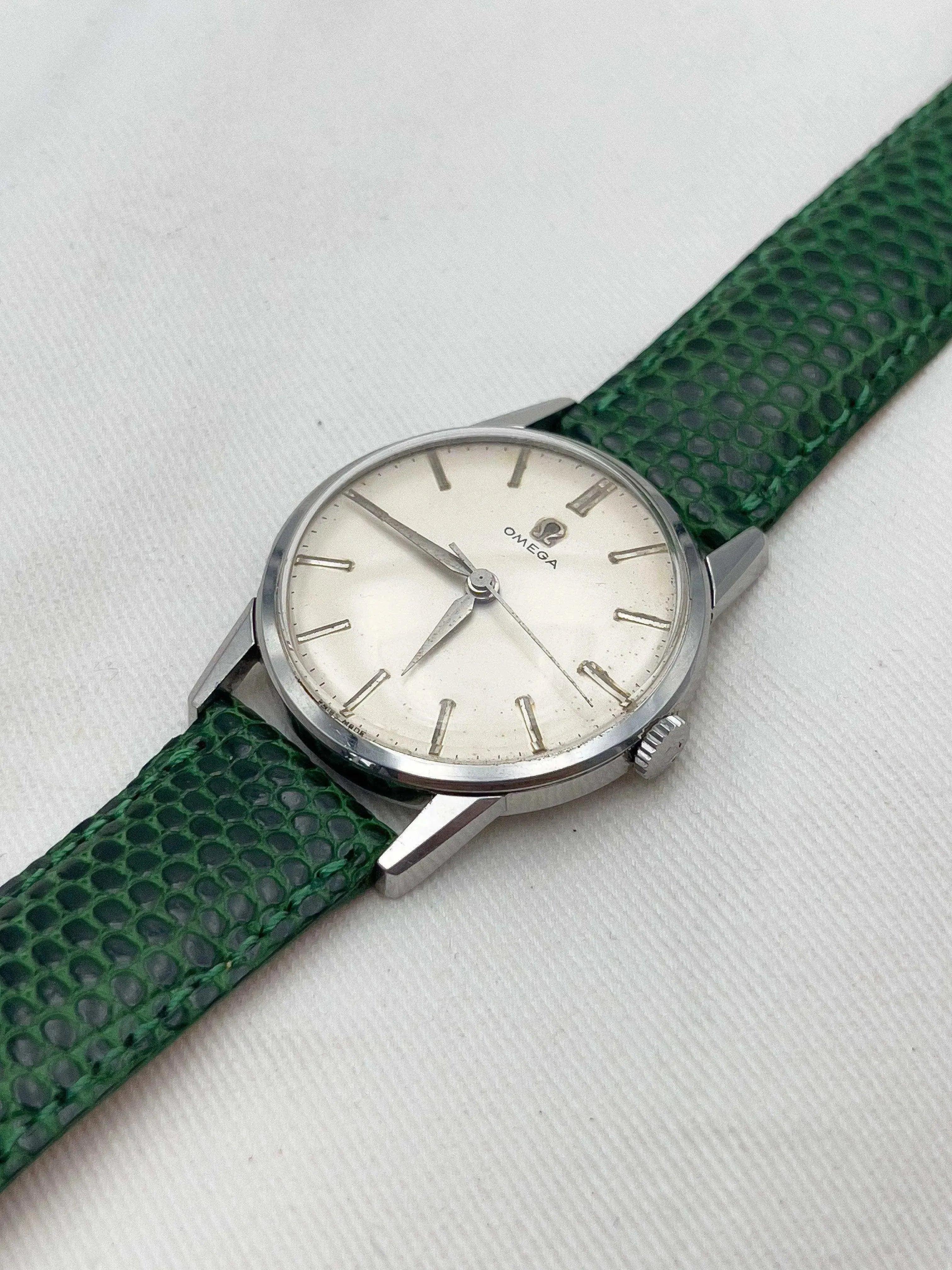 Omega - Symetrique Cadran Ivoire - 1961 - Atelier Victor - Vintage  Shop