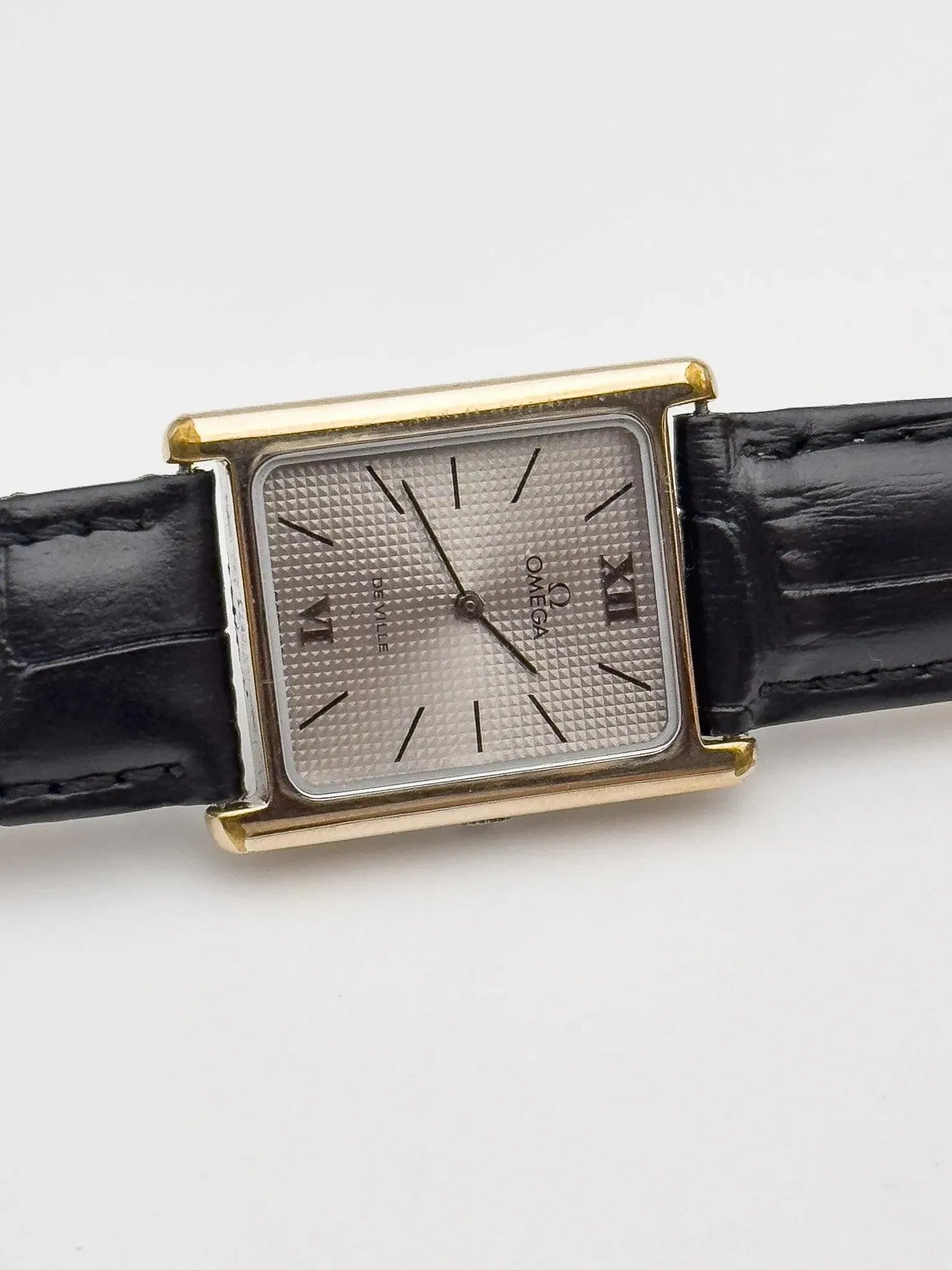 Omega - Tank Clous de Paris - 1973 - Atelier Victor - Vintage  Shop