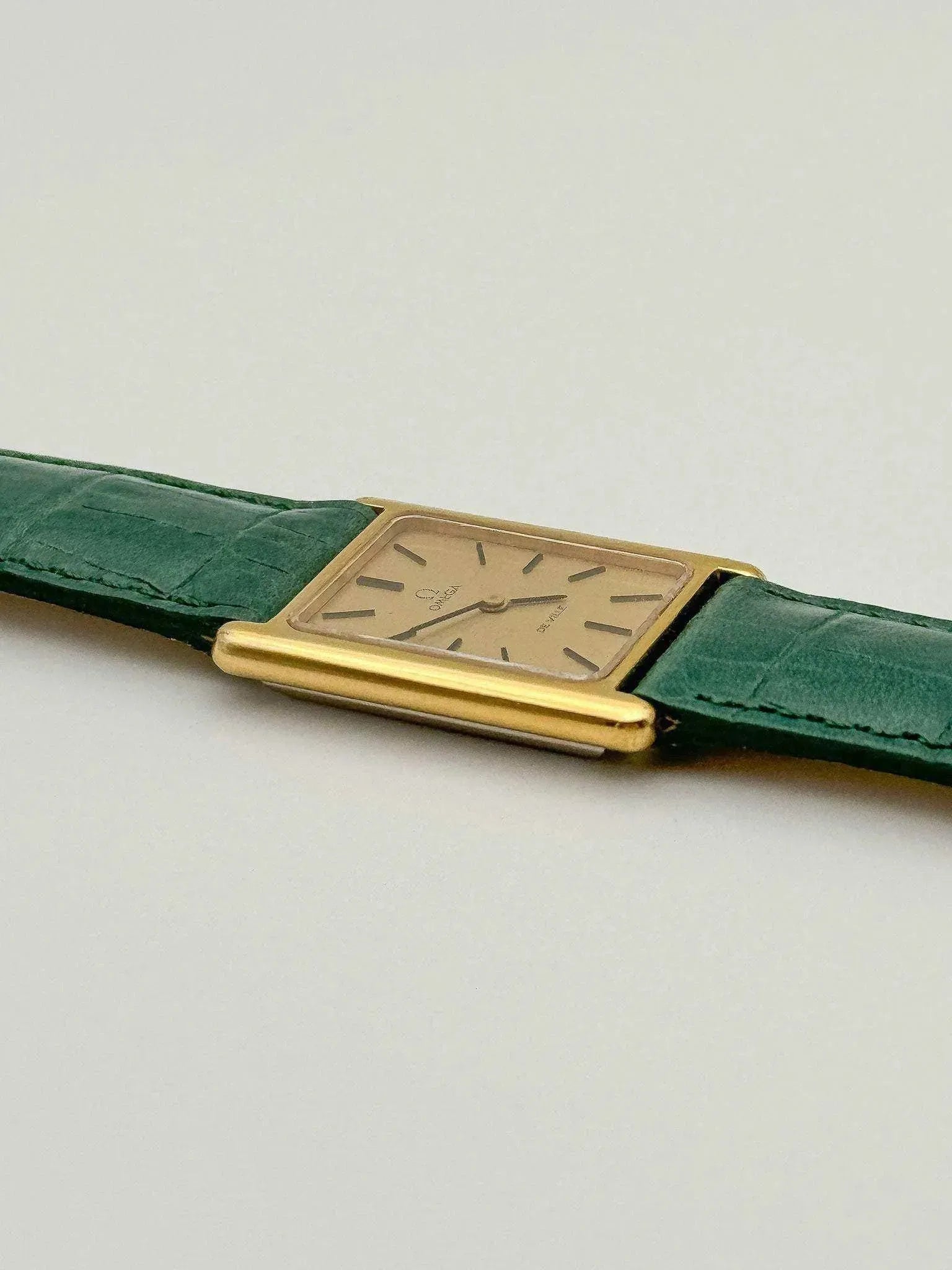 Omega - Tank Gold Meca - 1974 - Atelier Victor - Vintage  Shop
