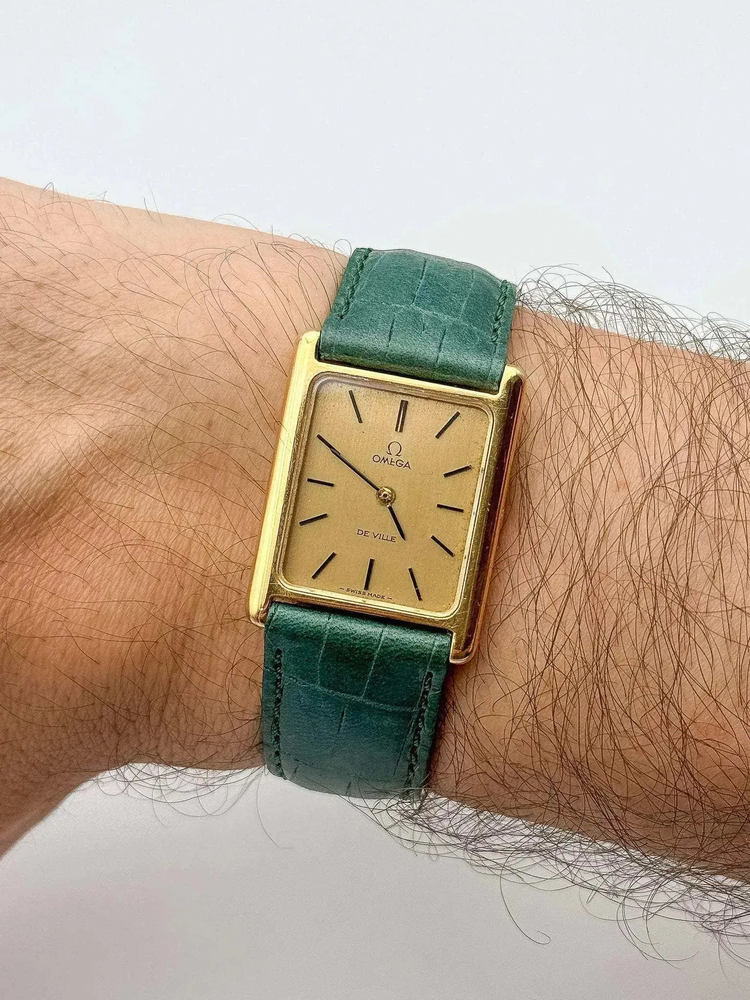 Omega - Tank Gold Meca - 1974 - Atelier Victor - Vintage  Shop