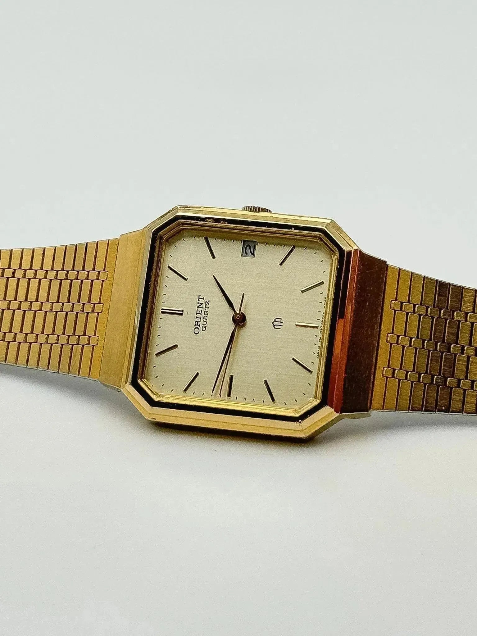 Orient - Carré Acier Doré - 1990s - Atelier Victor - Vintage  Shop
