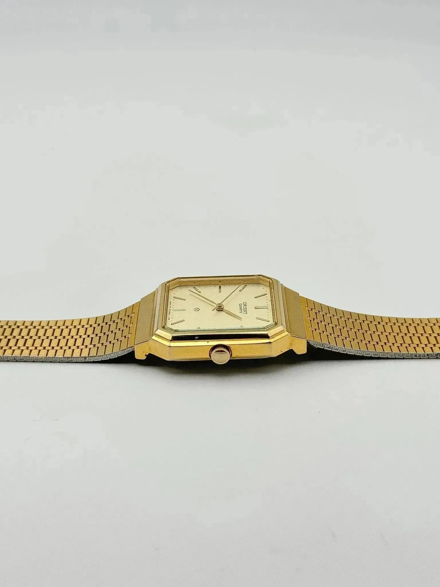 Orient - Carré Acier Doré - 1990s - Atelier Victor - Vintage  Shop