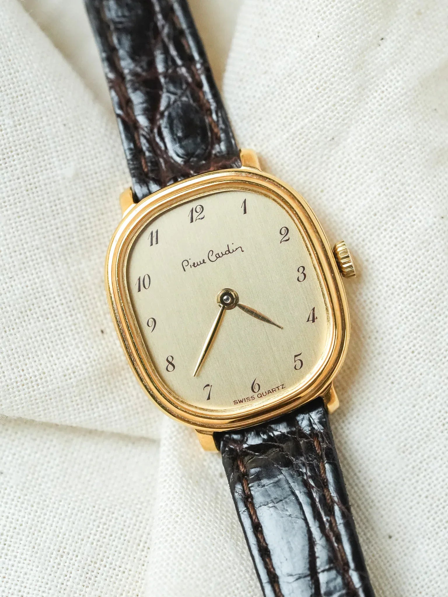 PIerre Cardin - Ellipse Femme Plaqué or Cadran or - NOS - 1980s - Atelier Victor