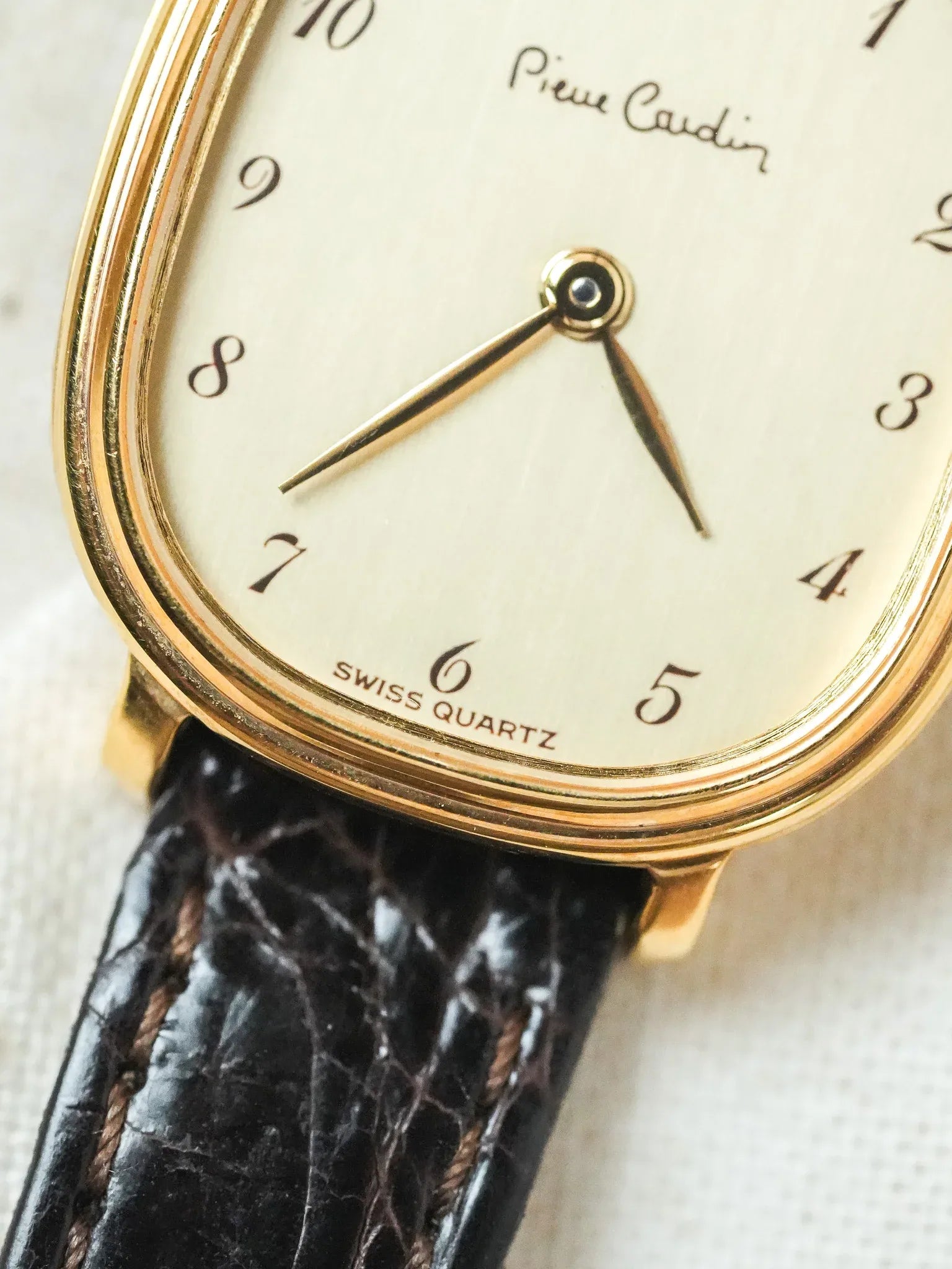 PIerre Cardin - Ellipse Femme Plaqué or Cadran or - NOS - 1980s - Atelier Victor