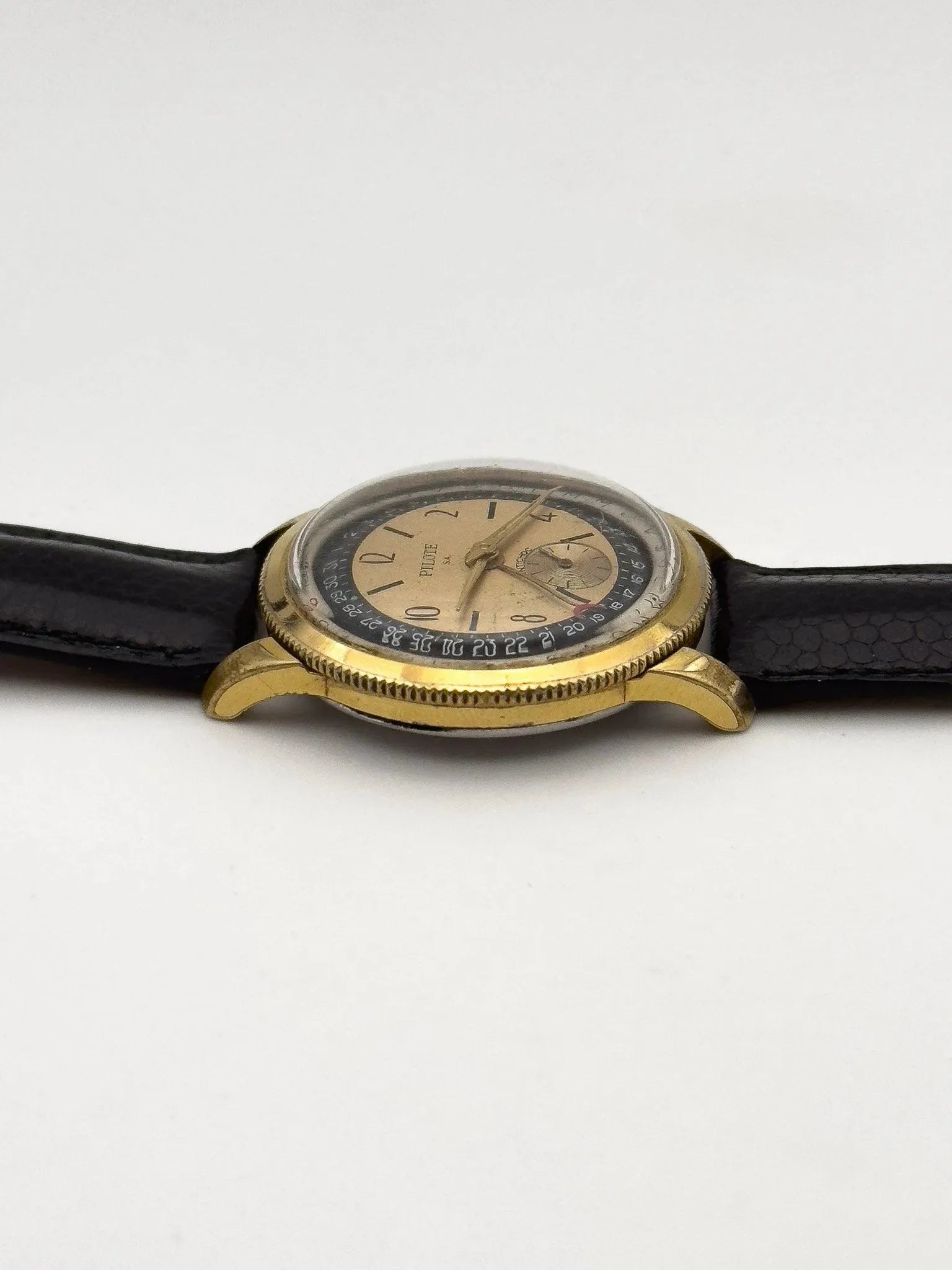Pilote SA - Pointer Day Date - 1960s - Atelier Victor - Vintage  Shop