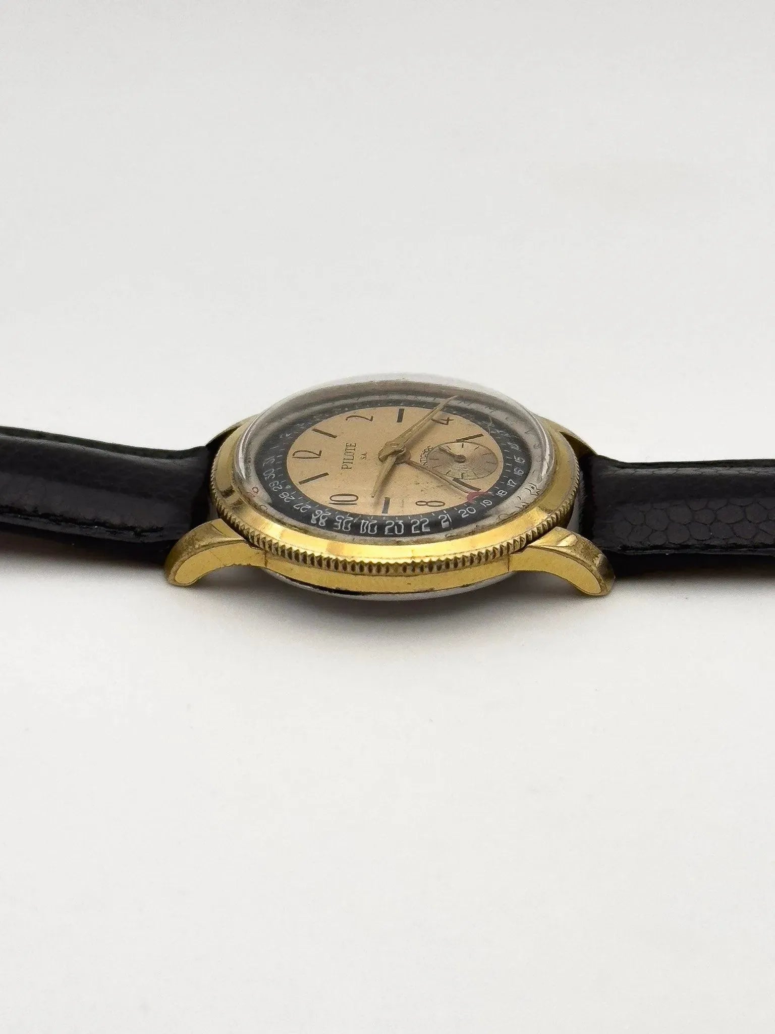 Pilote SA - Pointer Day Date - 1960s - Atelier Victor - Vintage  Shop