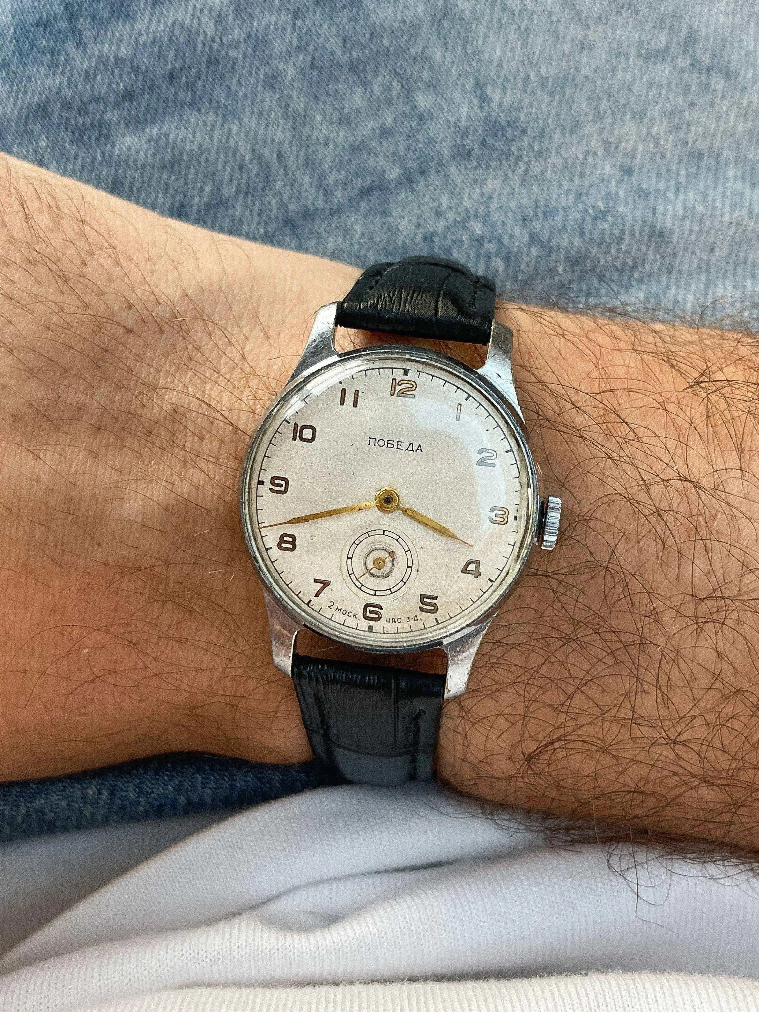 Pobeda - Gold Petite Seconde - 1955 - Atelier Victor Paris - Vintage Watch Shop Dubai
