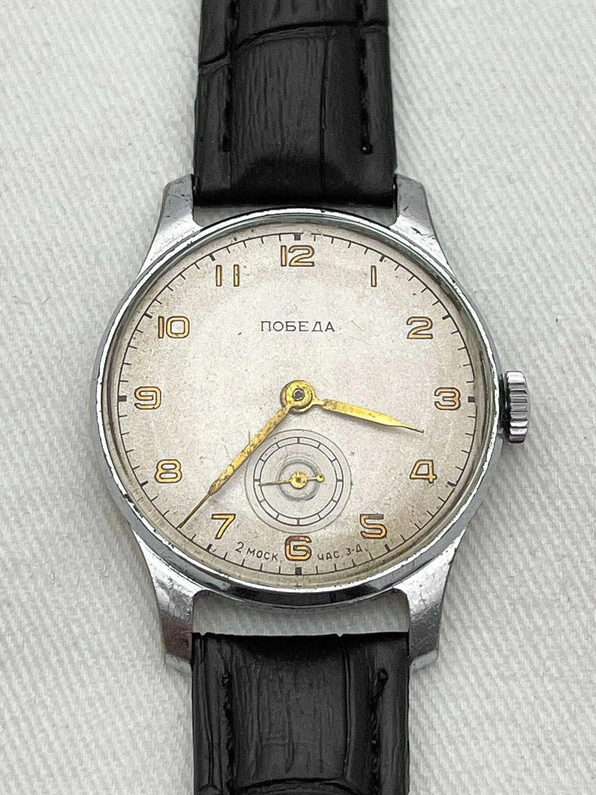 Pobeda - Gold Petite Seconde - 1955 - Atelier Victor Paris - Vintage Watch Shop Dubai