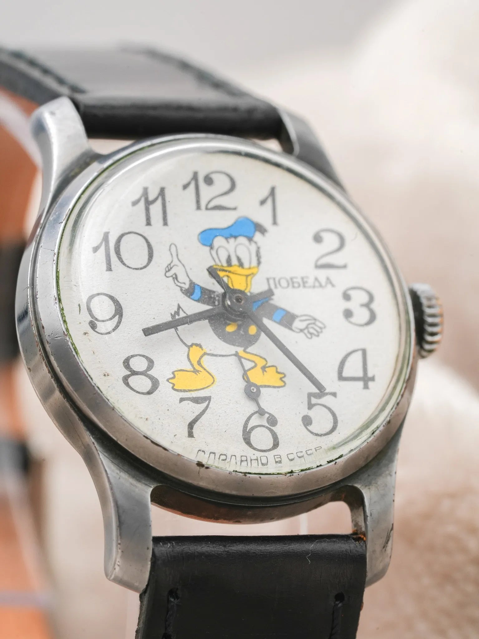Podeba - Donald Duck Cadran blanc - 1970s - Atelier Victor Paris - Vintage Watch Shop Dubai