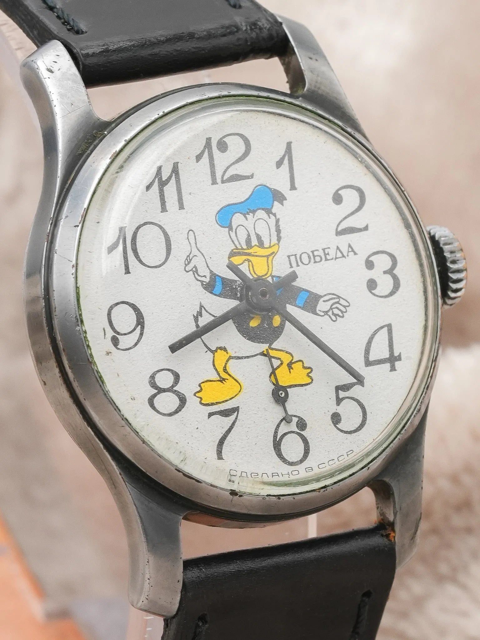 Podeba - Donald Duck Cadran blanc - 1970s - Atelier Victor Paris - Vintage Watch Shop Dubai
