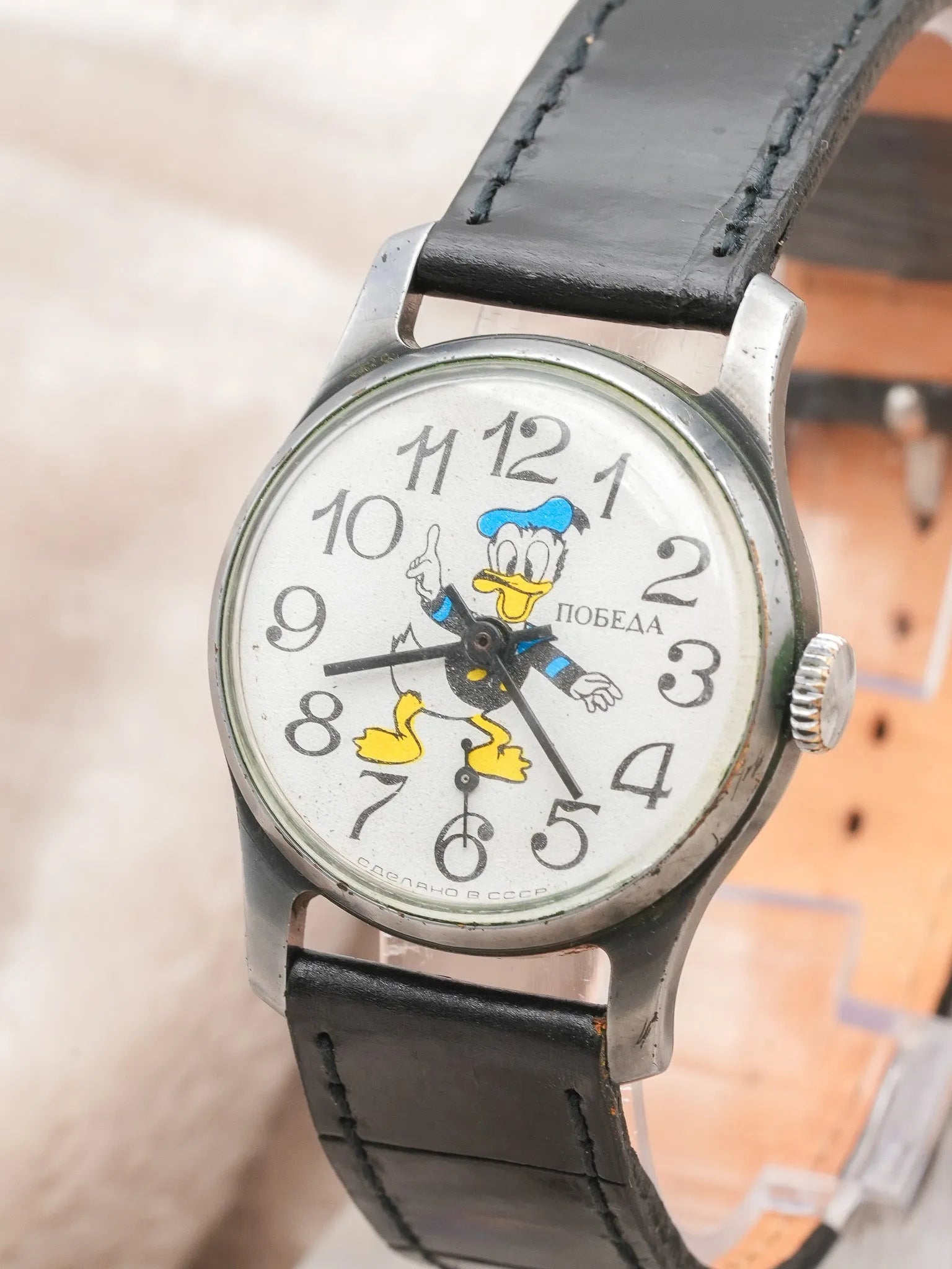 Podeba - Donald Duck Cadran blanc - 1970s - Atelier Victor Paris - Vintage Watch Shop Dubai
