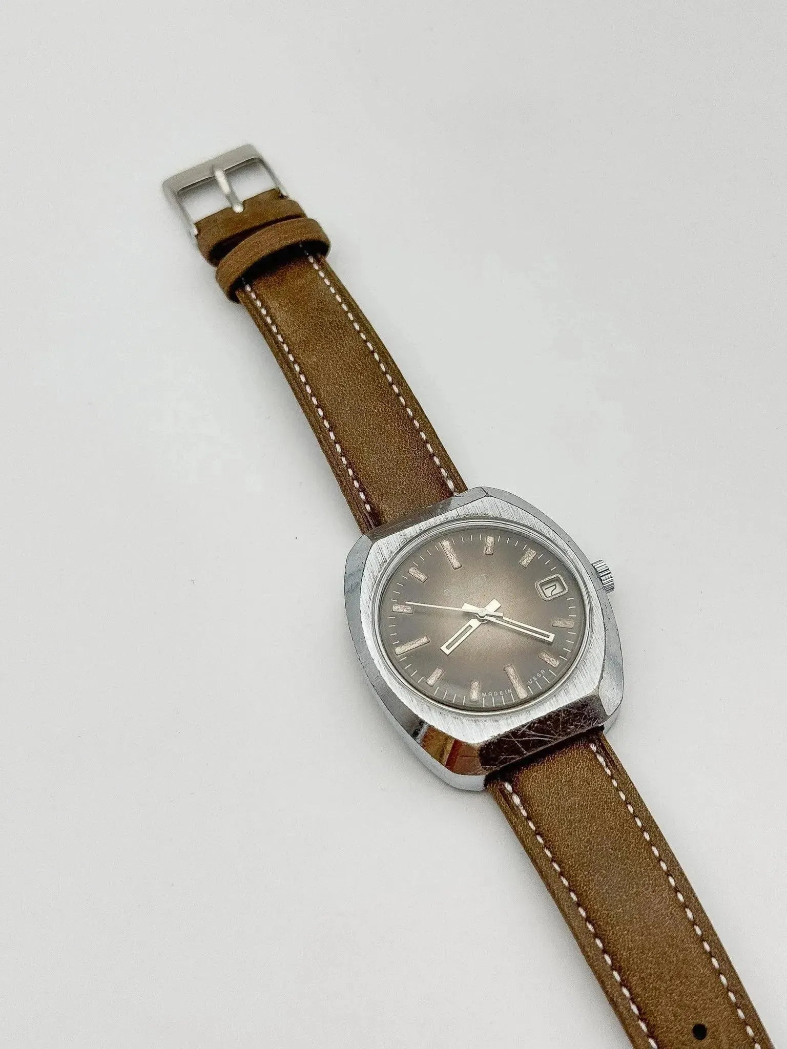 Poljot - Moka - 1970s - Atelier Victor Paris - Vintage Watch Shop Dubai