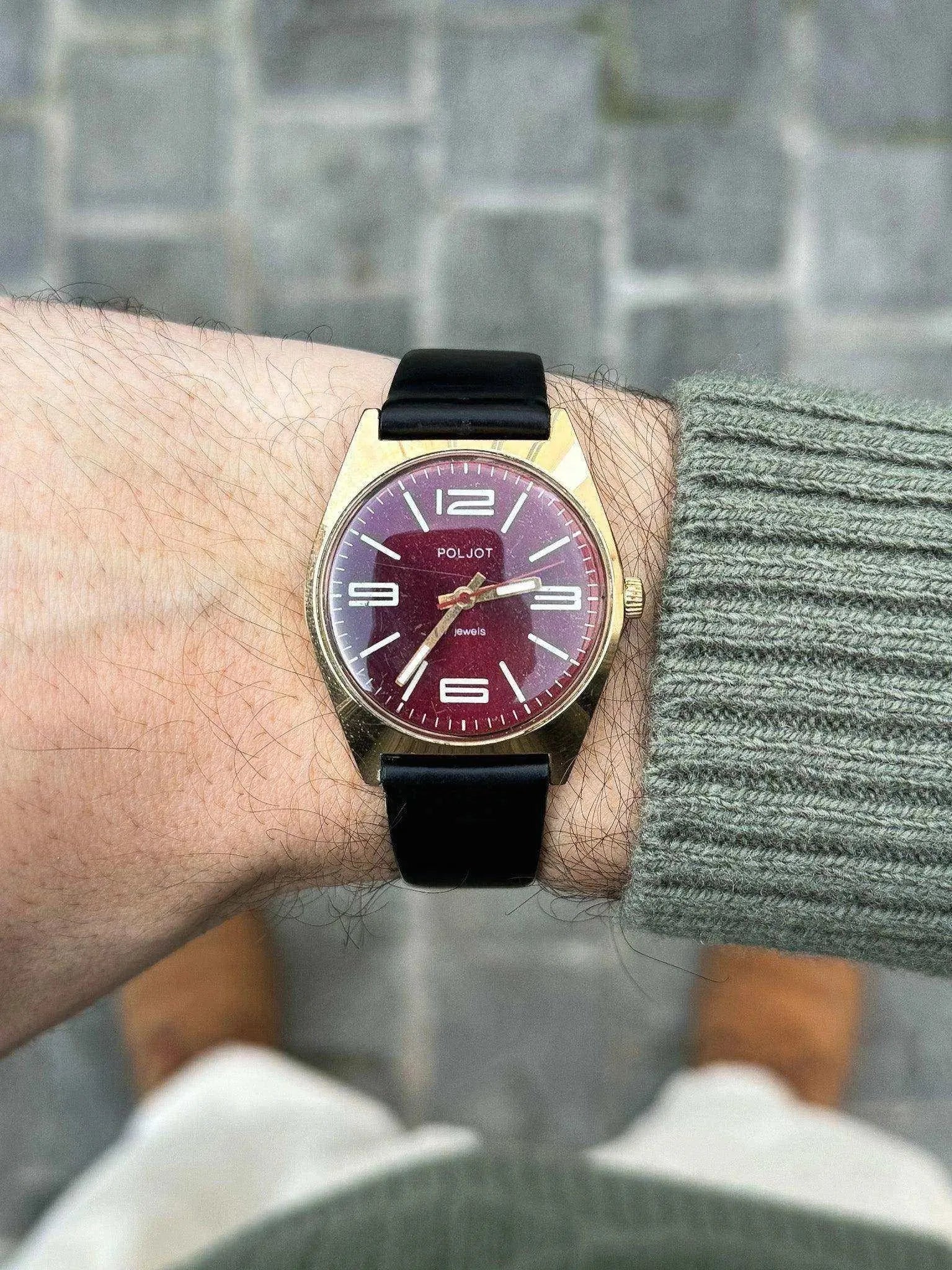 Poljot - Red Dial - 1970s - Atelier Victor Paris - Vintage Watch Shop Dubai