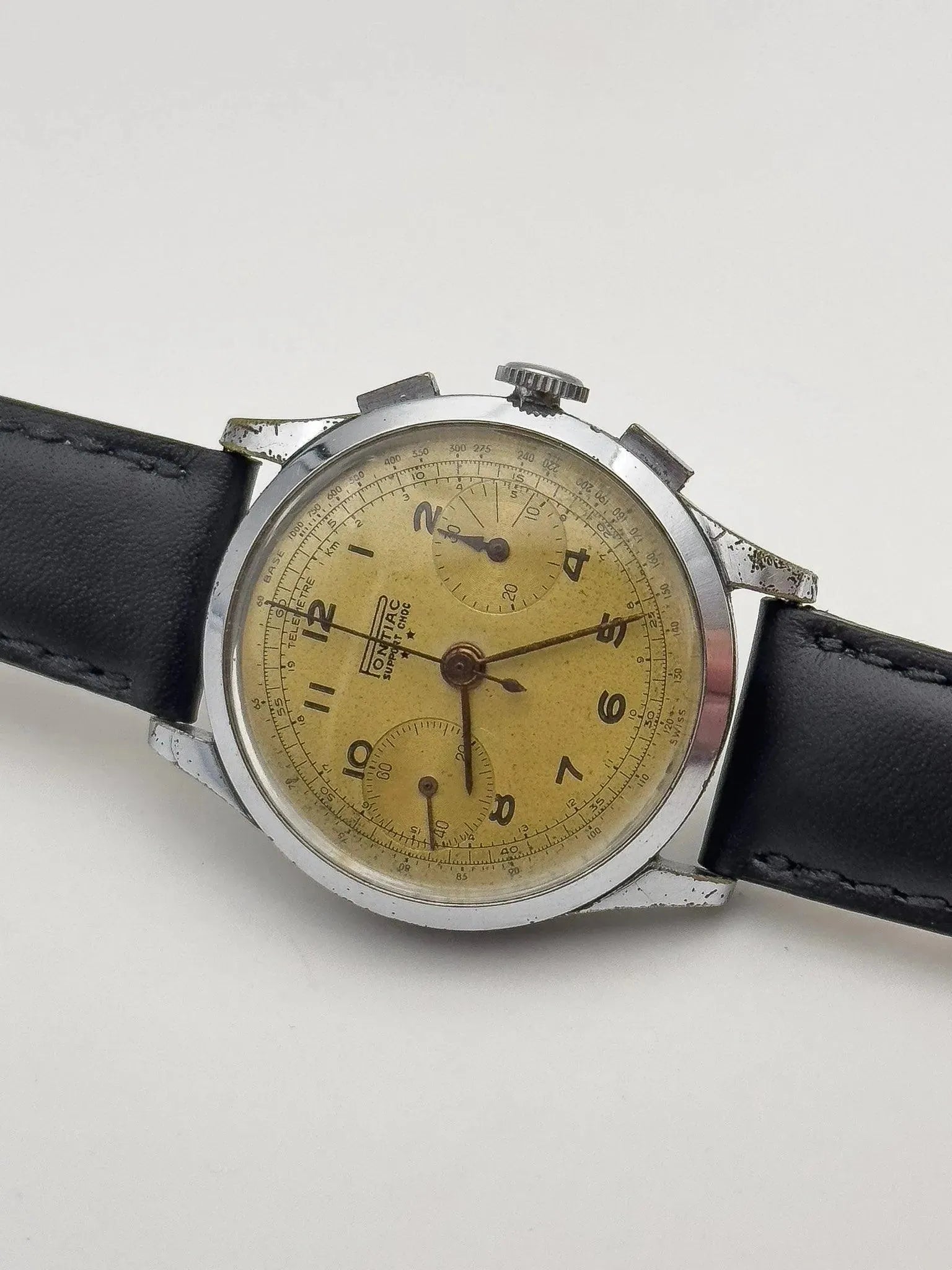 Pontiac - Chronographe Landeron Moutarde - 1950s - Atelier Victor Paris - Vintage Watch Shop Dubai