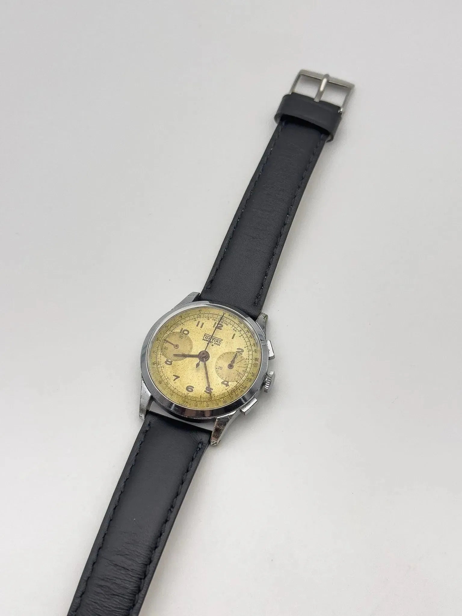 Pontiac - Chronographe Landeron Moutarde - 1950s - Atelier Victor Paris - Vintage Watch Shop Dubai