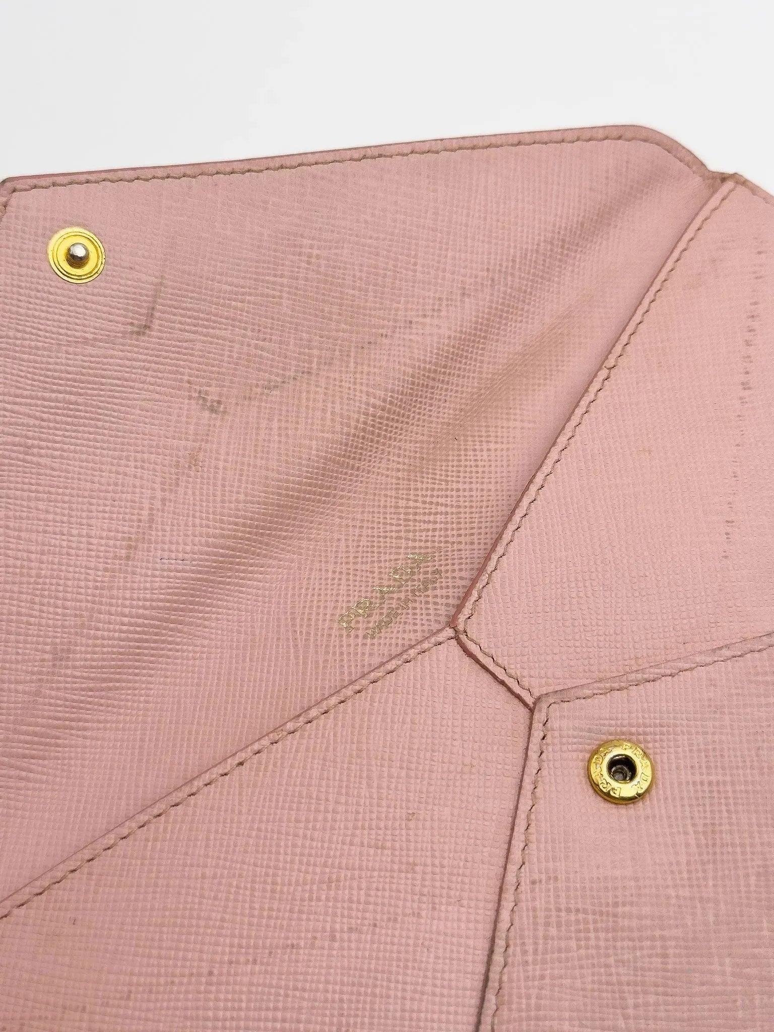 Prada - Portefeuille Rose avec Métal Doré - Atelier Victor Paris - Vintage Watch Shop Dubai