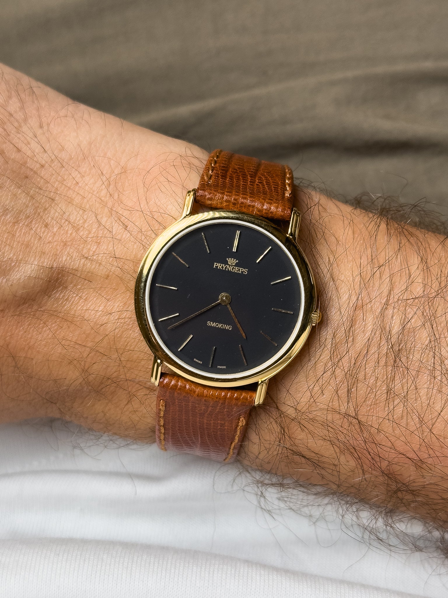 Pryngeps - Smoking montre habillée or cadran noir - NOS - 1990s - Atelier Victor - Vintage  Shop