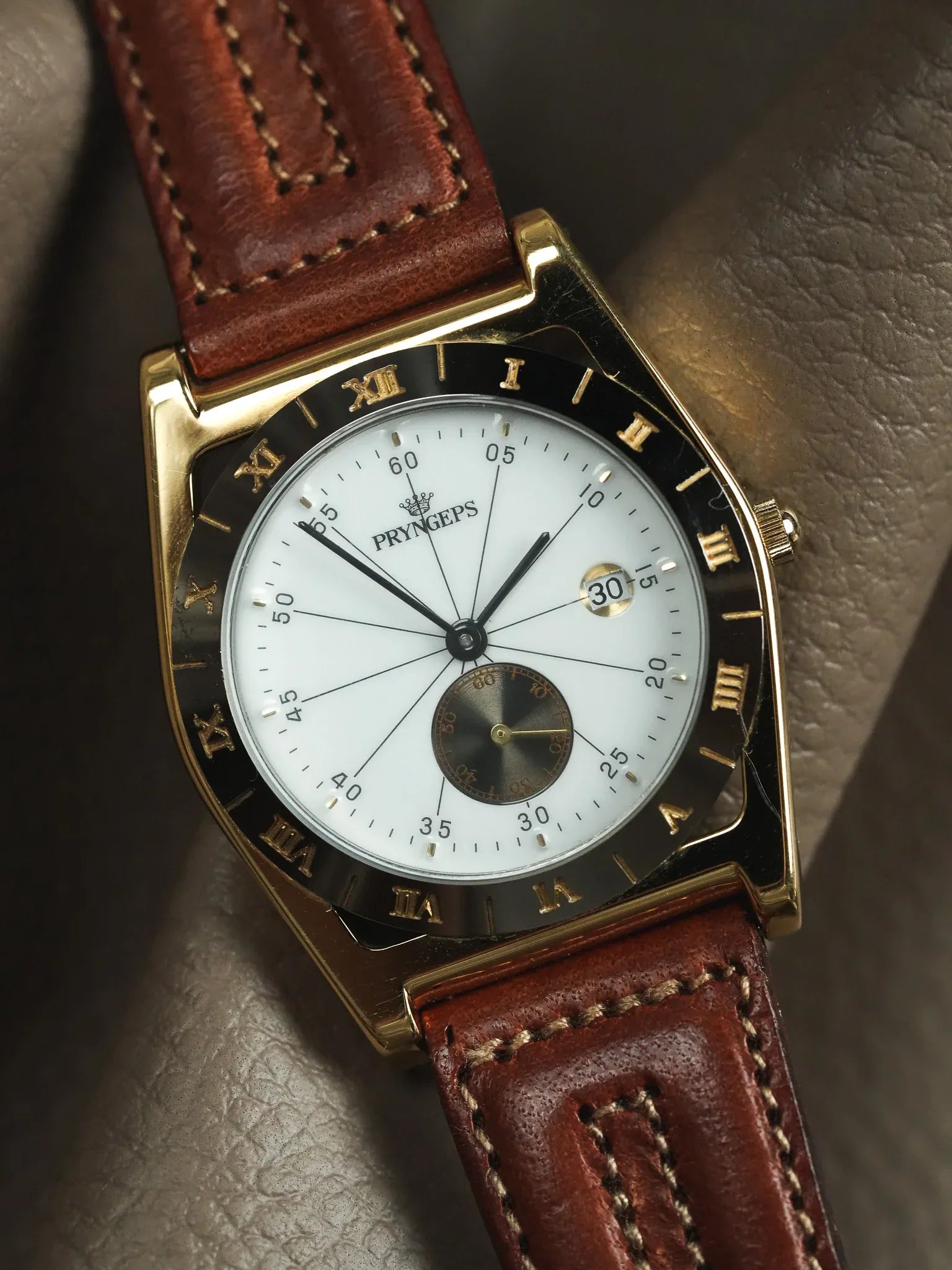 Pryngeps - Tonneau Lunette anthracite plaqué or - NOS - 1990s - Atelier Victor