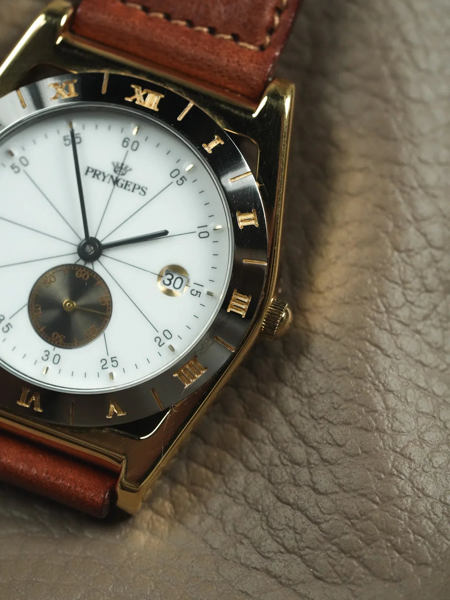 Pryngeps - Tonneau Lunette anthracite plaqué or - NOS - 1990s - Atelier Victor