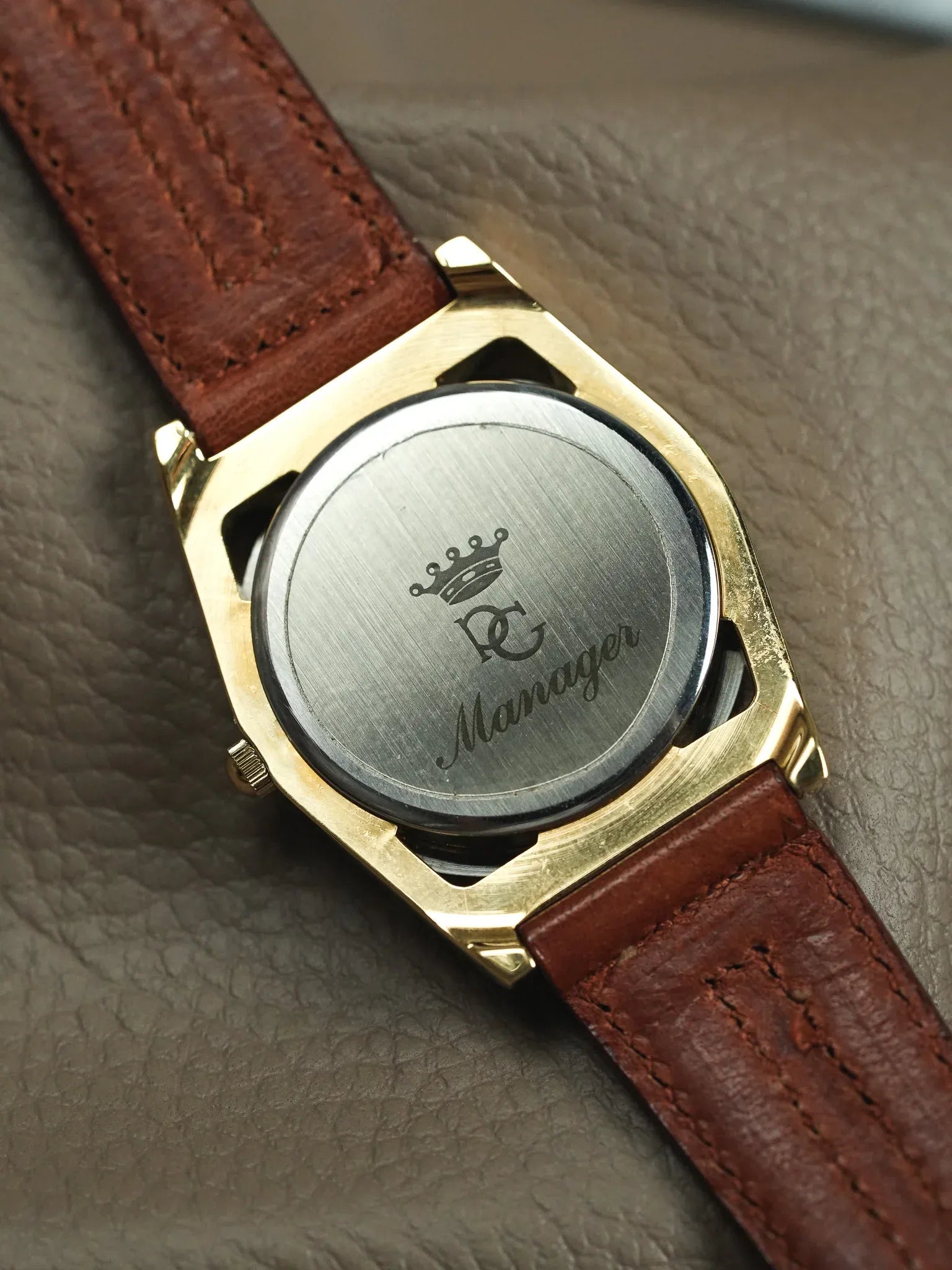 Pryngeps - Tonneau Lunette anthracite plaqué or - NOS - 1990s - Atelier Victor