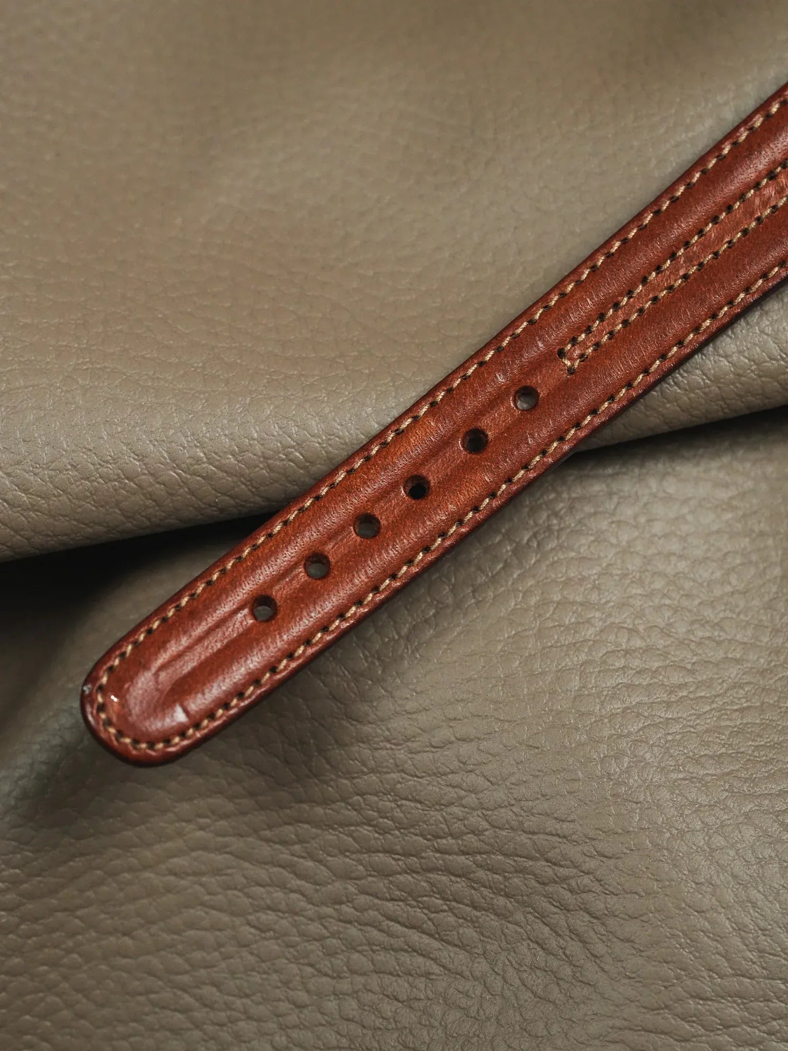 Pryngeps - Tonneau Lunette anthracite plaqué or - NOS - 1990s - Atelier Victor