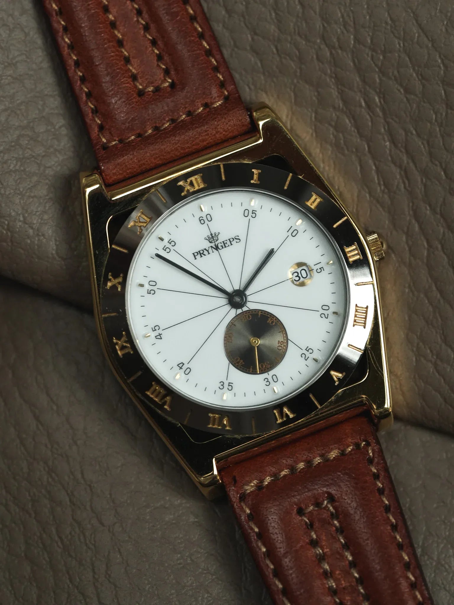 Pryngeps - Tonneau Lunette anthracite plaqué or - NOS - 1990s - Atelier Victor