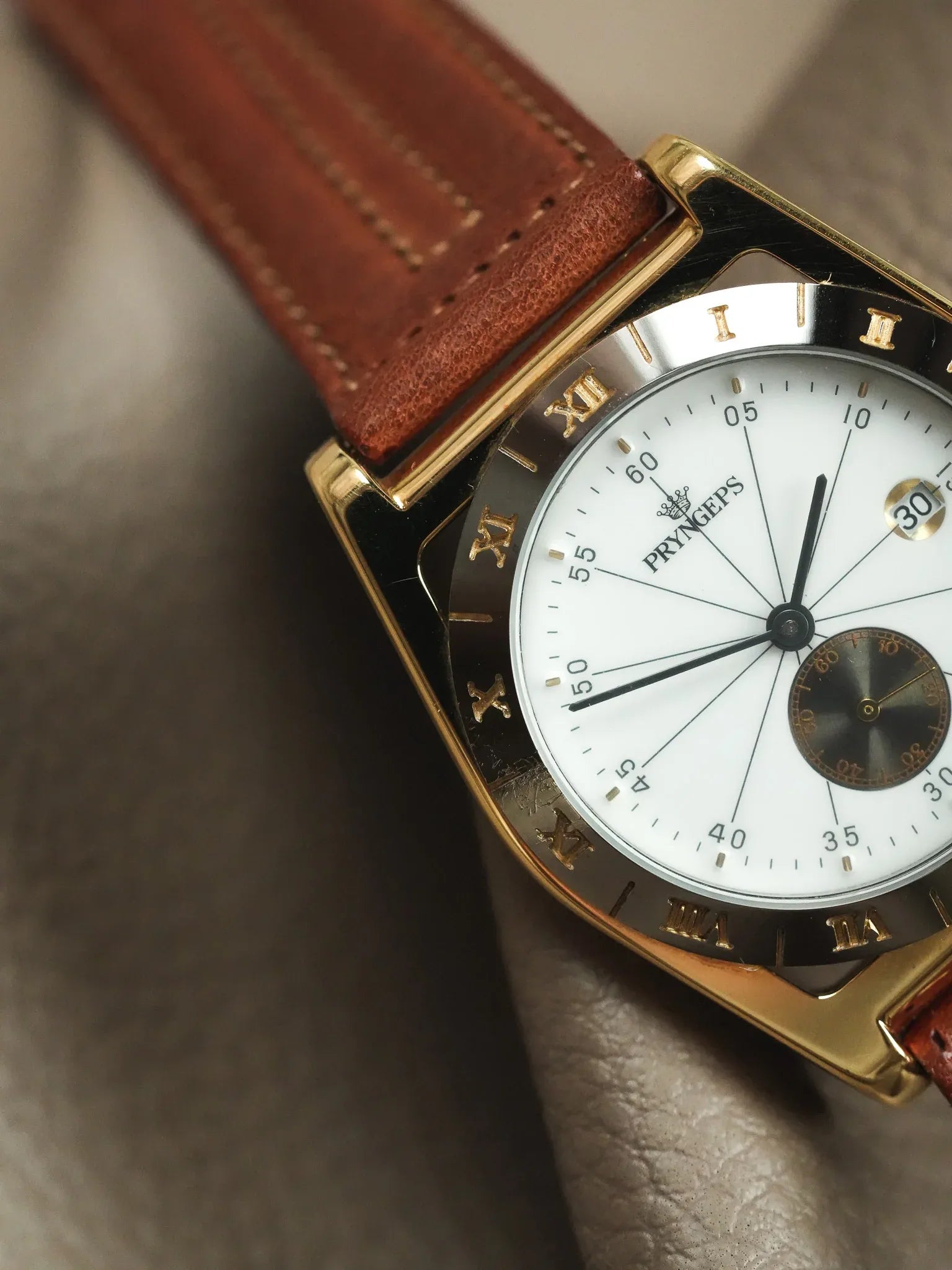 Pryngeps - Tonneau Lunette anthracite plaqué or - NOS - 1990s - Atelier Victor