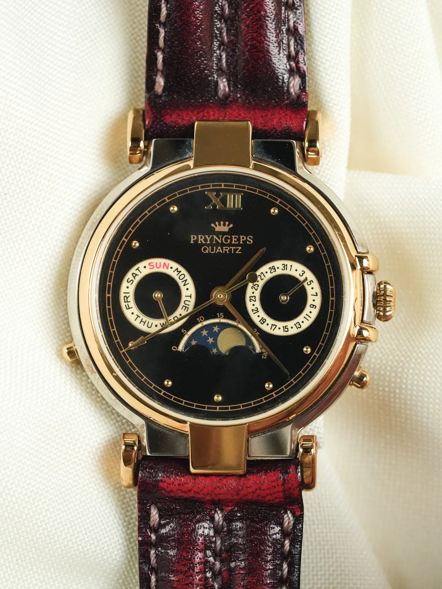 Pryngeps - Triple Date Phase de lunette Guilloché or cadran noir - NOS - 1990s - Atelier Victor