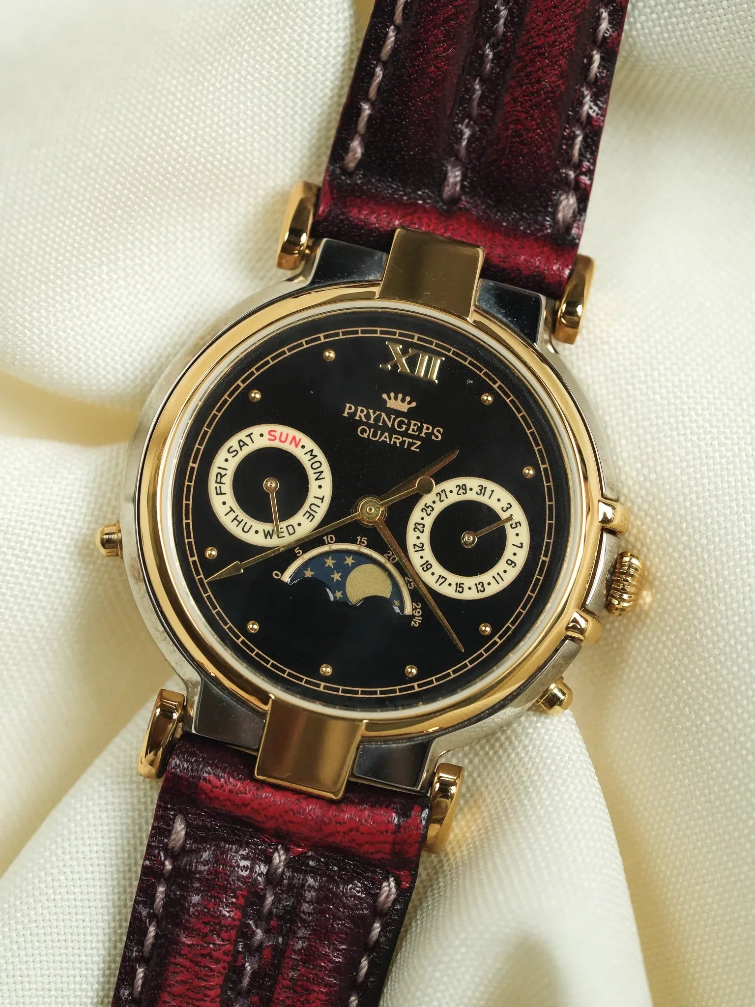 Pryngeps - Triple Date Phase de lunette Guilloché or cadran noir - NOS - 1990s - Atelier Victor