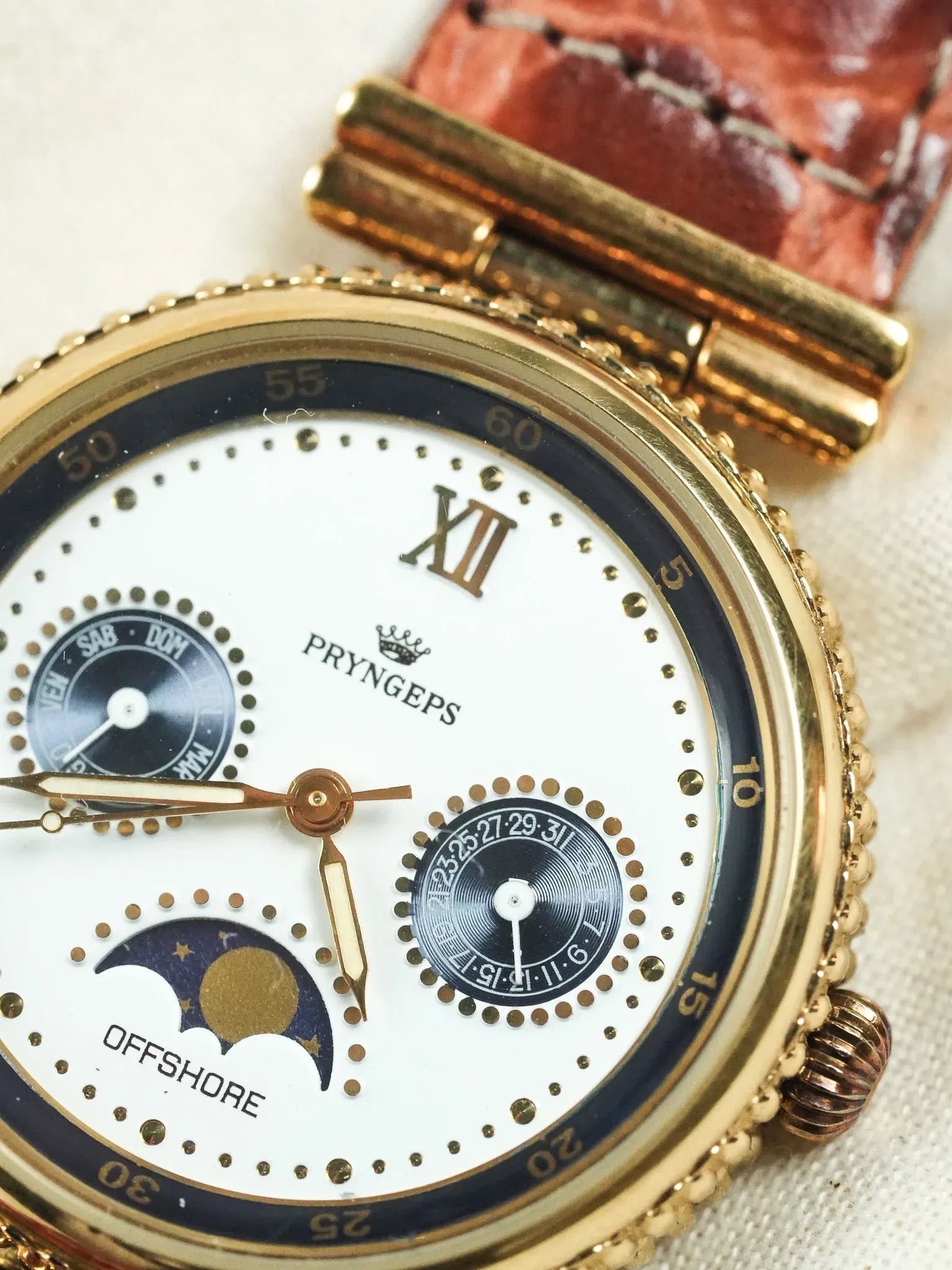 Pryngeps - Triple Date Phase de lunette Guilloché or - NOS - 1990s - Atelier Victor