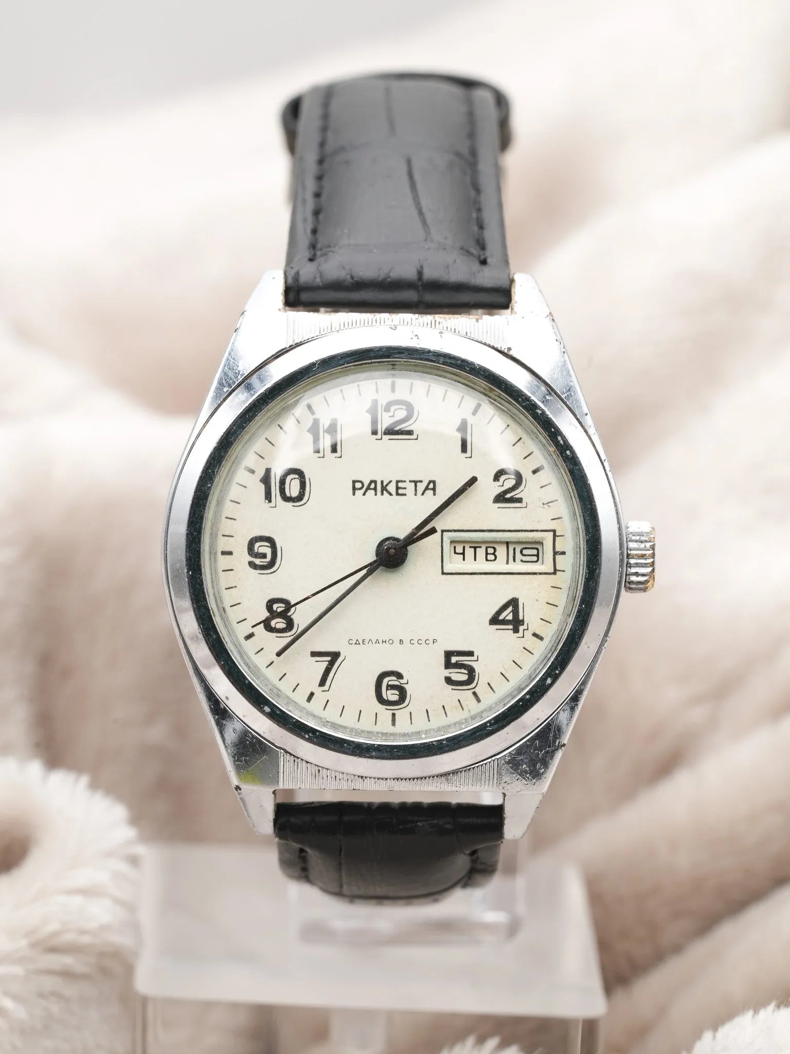 Raketa - Acier Daydate Creme - 1970s - Atelier Victor Paris - Vintage Watch Shop Dubai