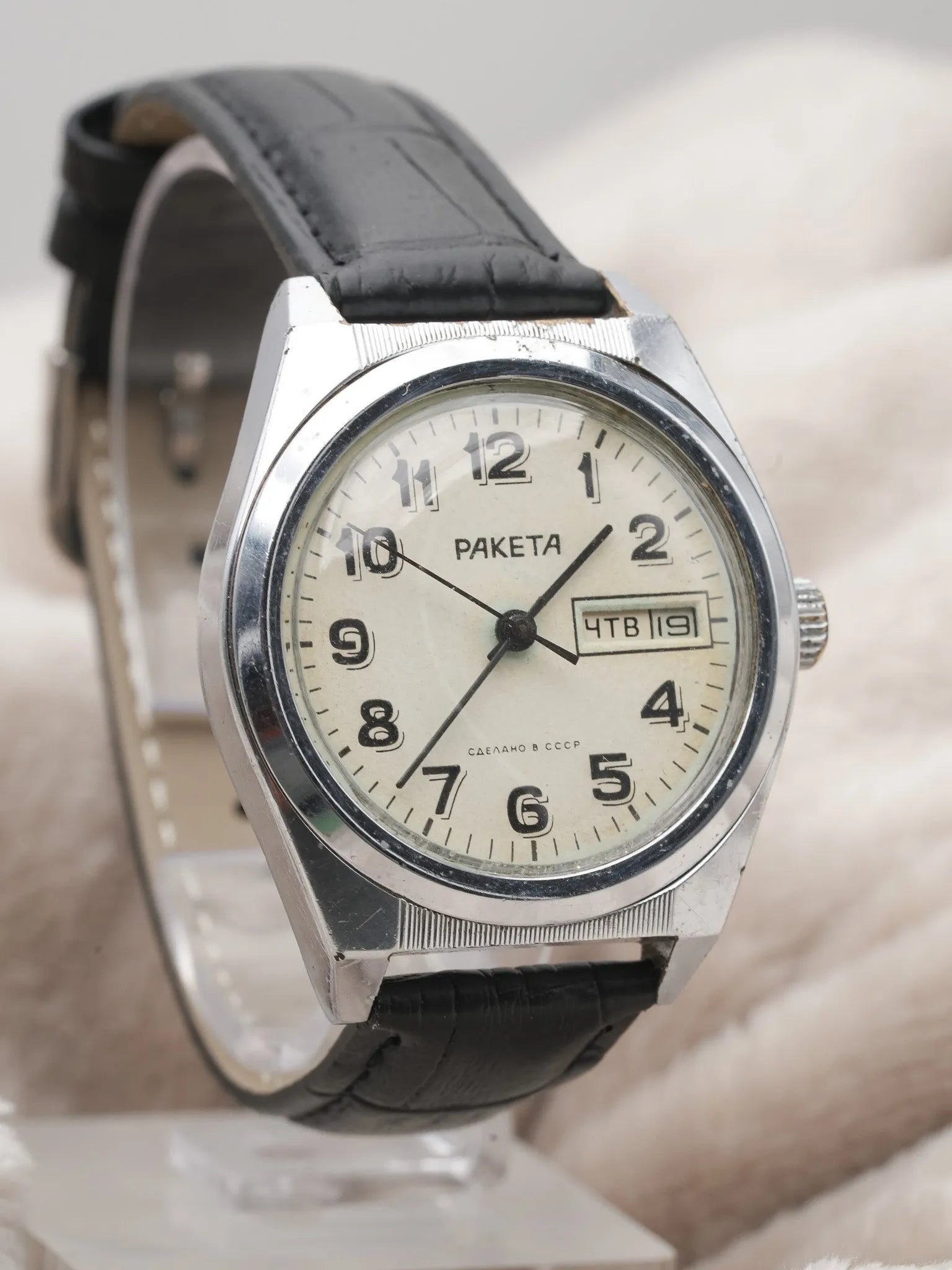 Raketa - Acier Daydate Creme - 1970s - Atelier Victor Paris - Vintage Watch Shop Dubai